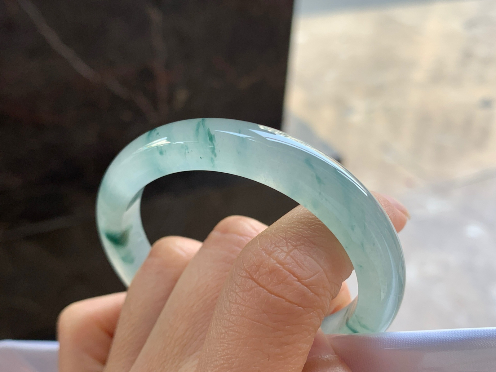 54.3-9.3-8.5

蓝花贵妃手镯^_^清新 飘花灵韵 正圈52可以带