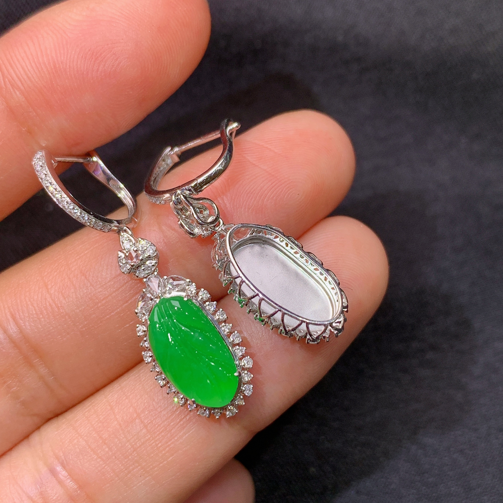 冰阳绿树叶耳坠，18k金镶嵌，简约时尚，冰润色阳，种水足，Ych 尺寸11.8*5.9*2