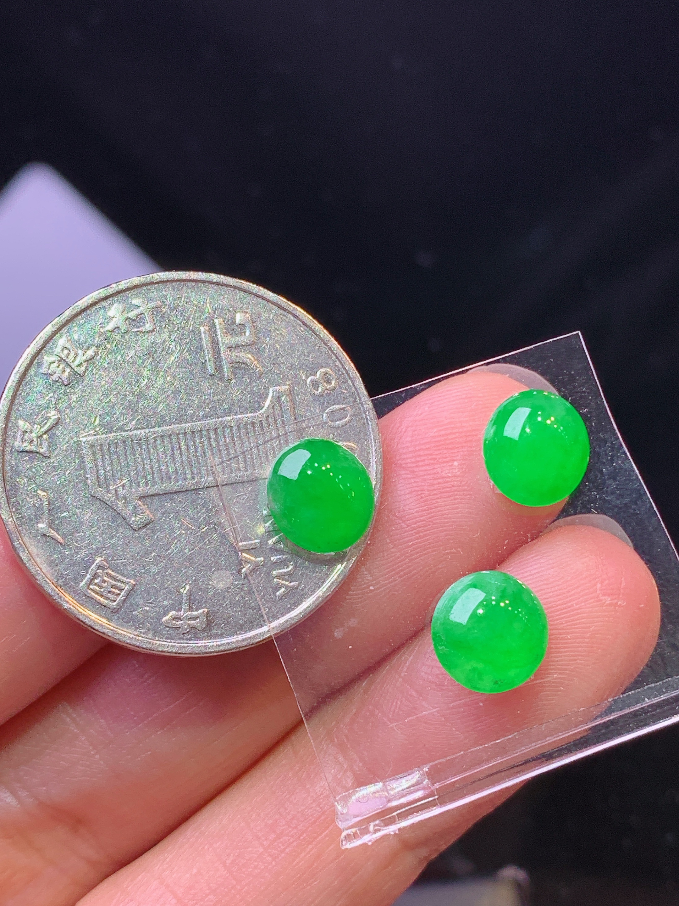 镶嵌款 翠绿蛋面一手 玉质细腻 色泽艳丽清新 水润亮眼 整体尺寸7.5*3.5j3