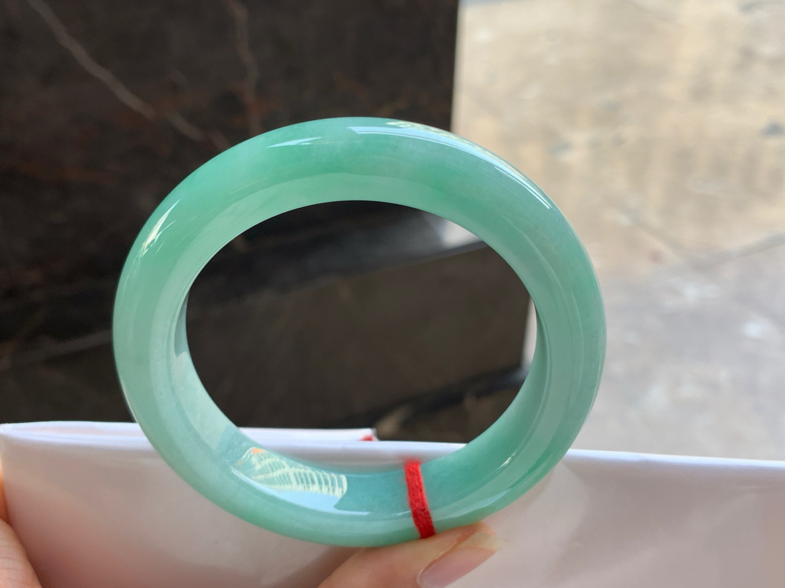 57.5-12.6-10.8

豆绿色手镯^_^玉质温润