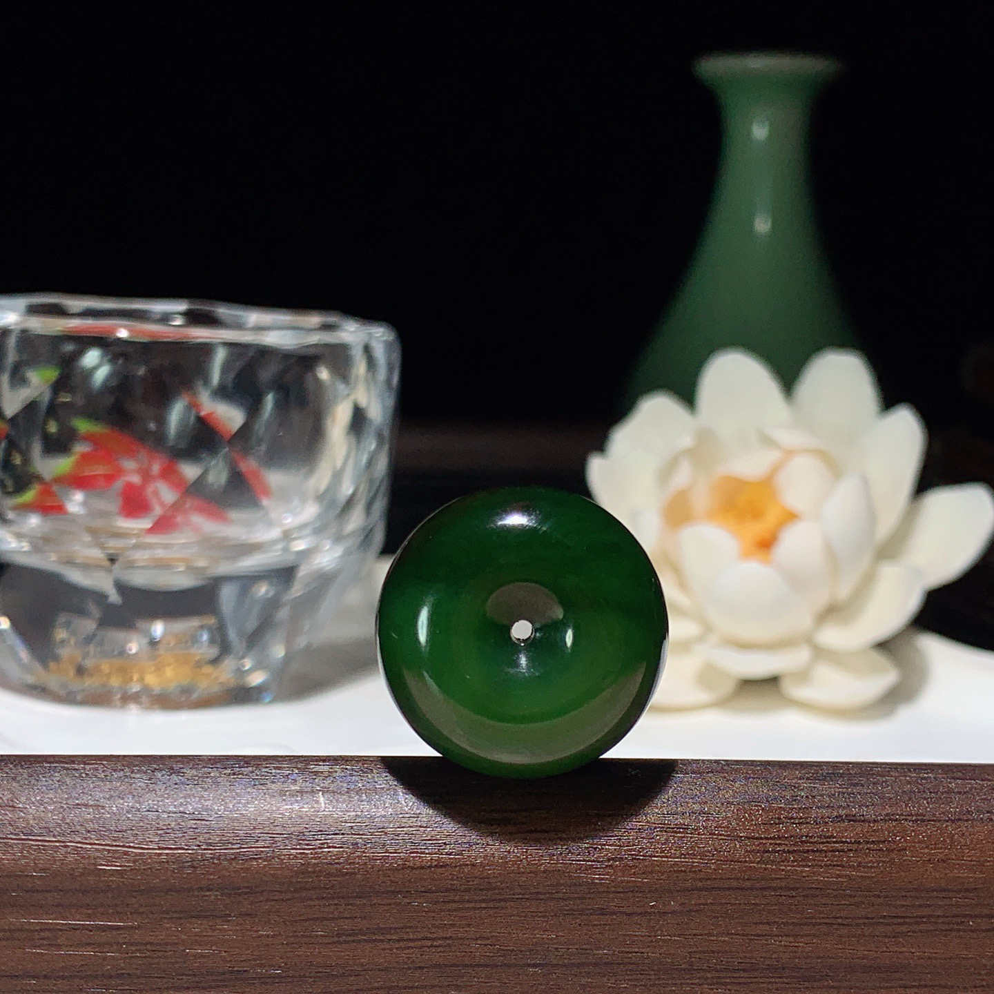 和田玉七号矿红皮料菠菜绿俄罗斯碧玉平安扣挂件。尺寸22/12重11克 玉质细腻油润。手推出油。品相大气 lt260321