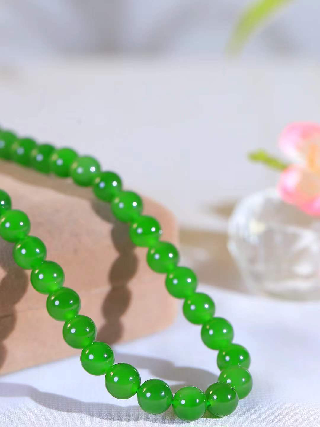 【珠圆玉润.项链】

精品和田玉碧玉珠圆玉润项链 玉质温润细腻  整串打磨圆润，佩戴舒适。珠珠落玉盘，间关莺语花底滑，一生美好时光，无论身在何处，都有它相伴相守。事事顺遂，幸福美满，吉祥如意。重67.2克 尺寸取一7.8mm  79171378A