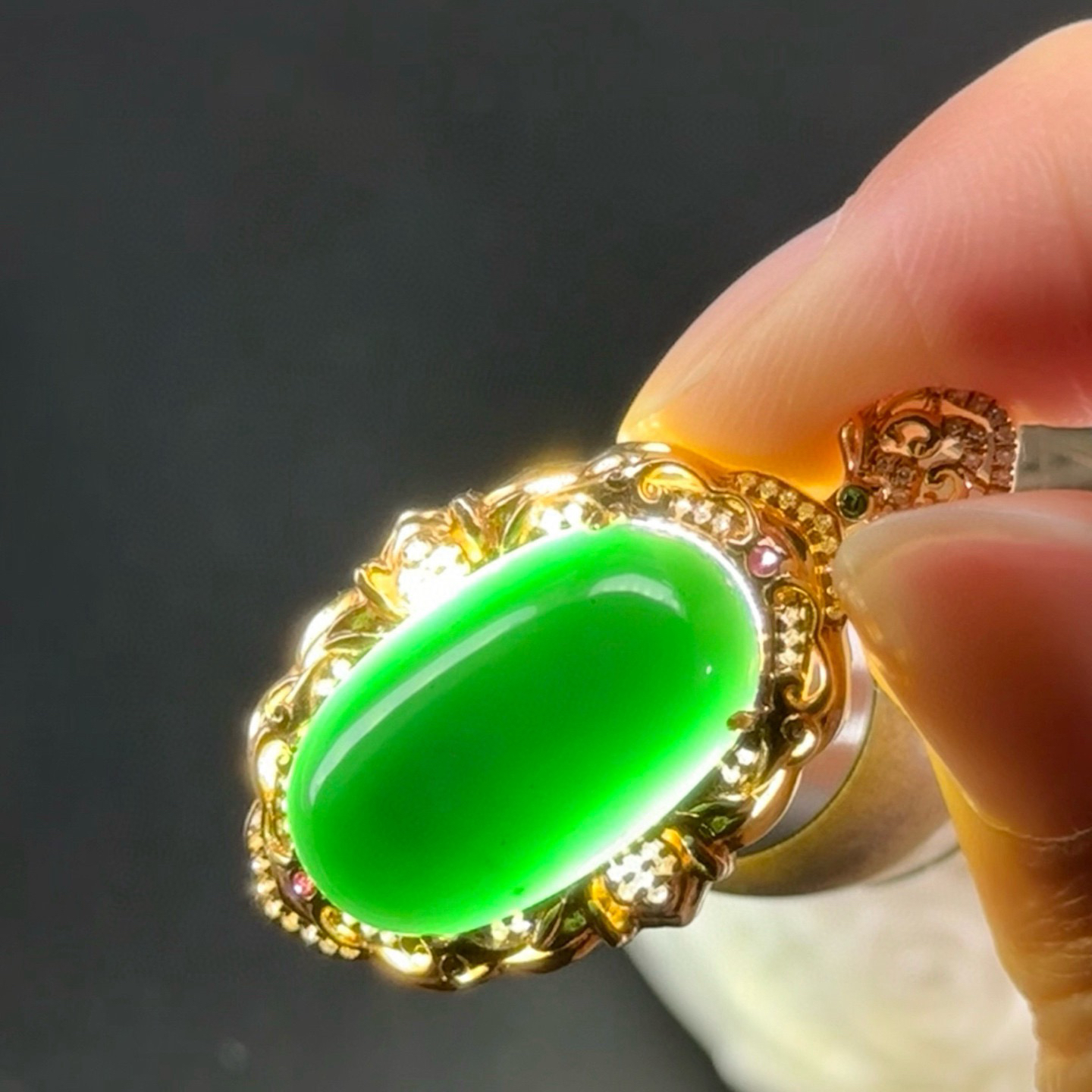 精品18k墨翠蛋面吊坠 种好色正 黑度极好 打灯通透 油性十足 尺寸36