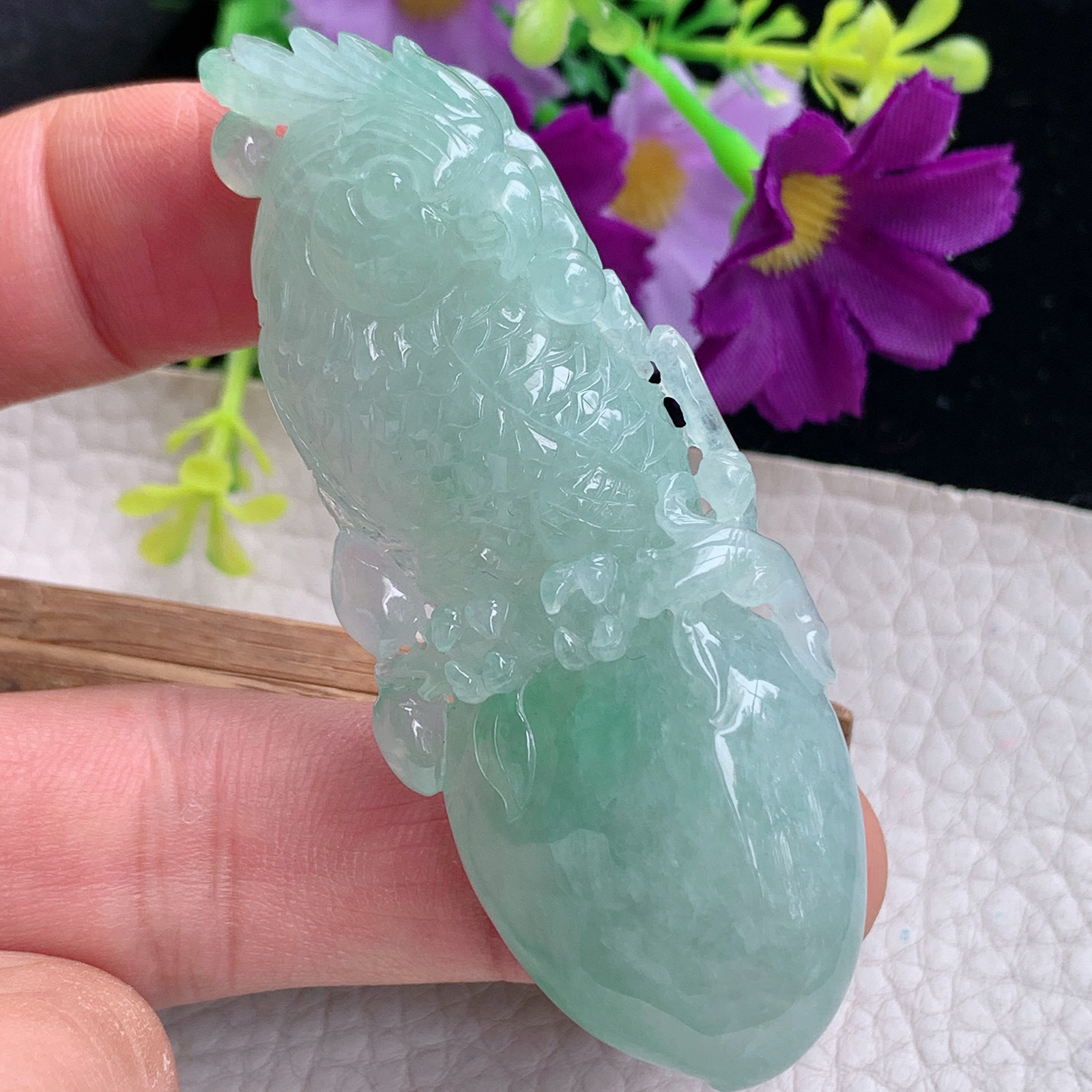 zz3实拍73.8*29*14.5缅甸冰润翡翠精雕甜绿立体鹦鹉项坠英明神武项坠