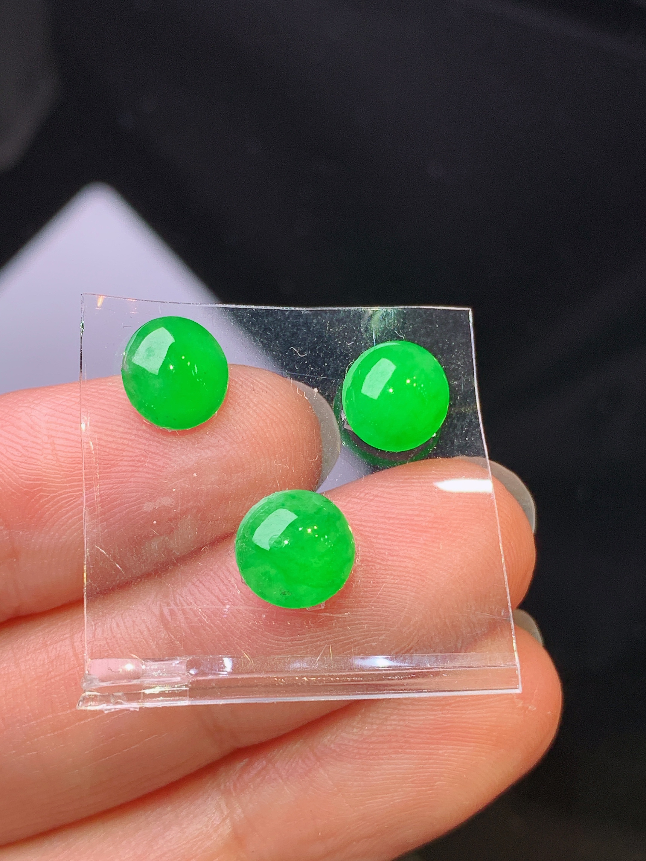 镶嵌款 翠绿蛋面一手 玉质细腻 色泽艳丽清新 水润亮眼 整体尺寸7.5*3.5j3