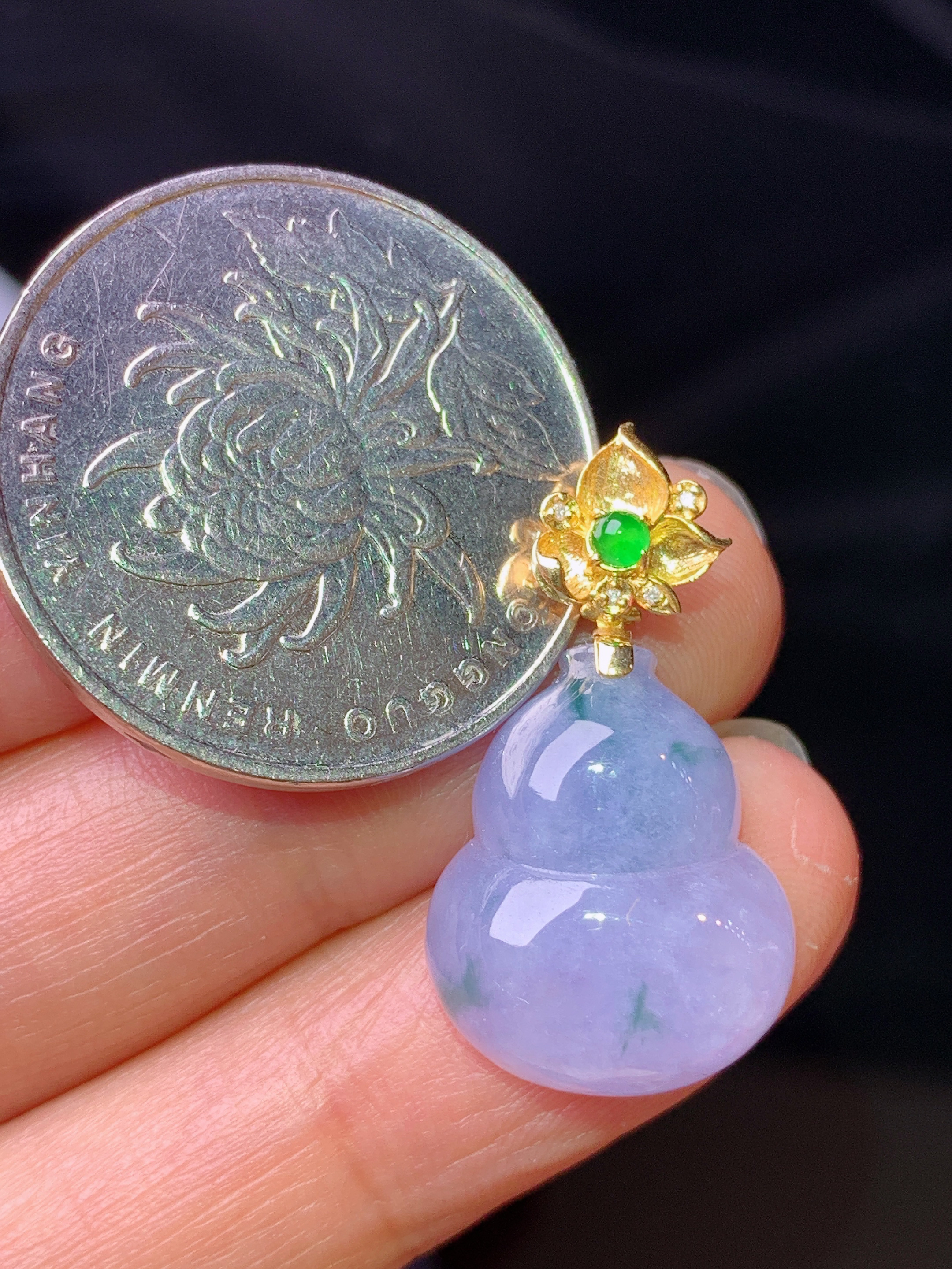 18k金钻镶嵌紫罗兰葫芦吊坠 玉质细腻 色泽艳丽清新 水润亮眼 整体尺寸26*14.3*5.8*2x