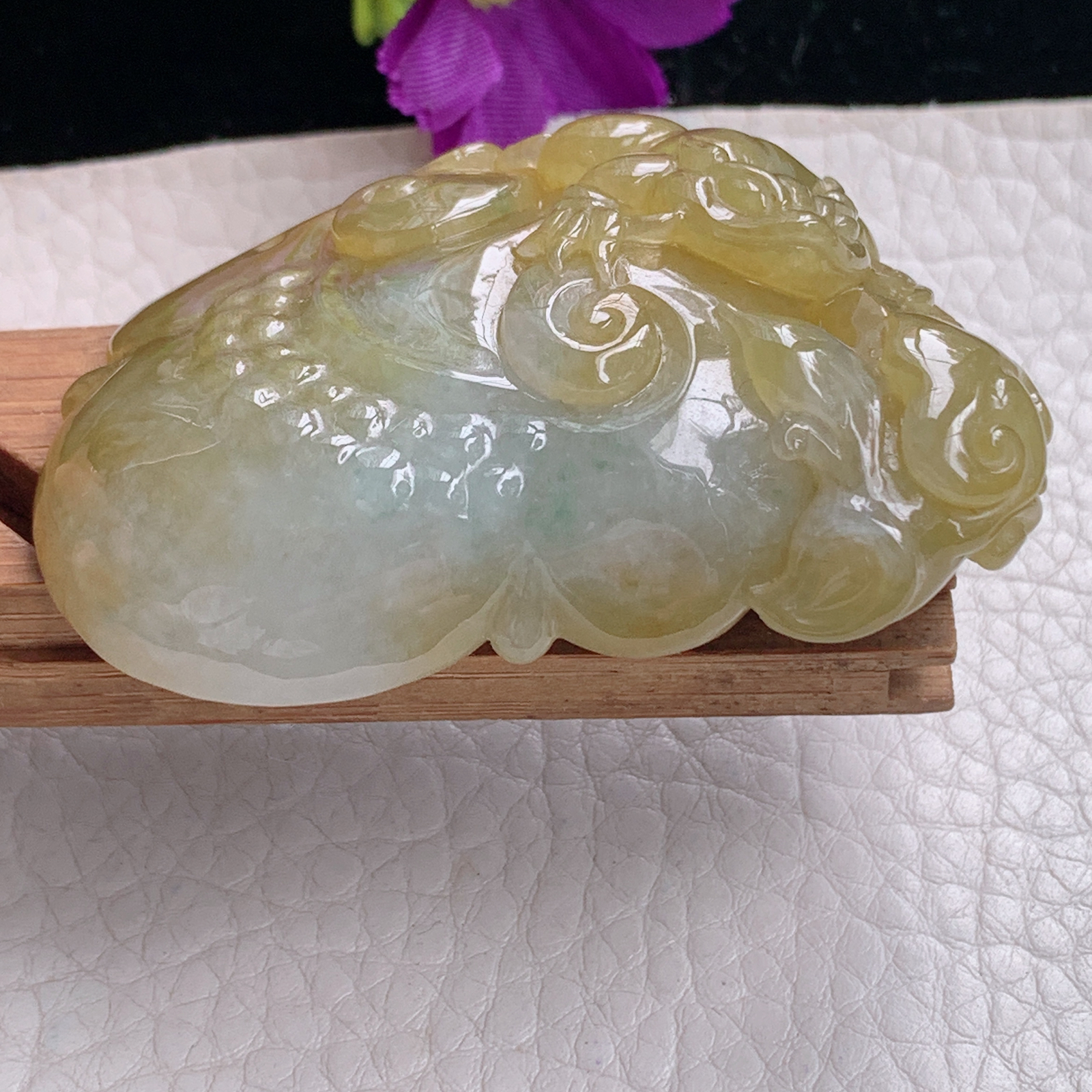 zz3实拍59*39.2*15.3缅甸翡翠精雕冰黄翡三脚金蟾吊坠 吉祥如意毛衣坠