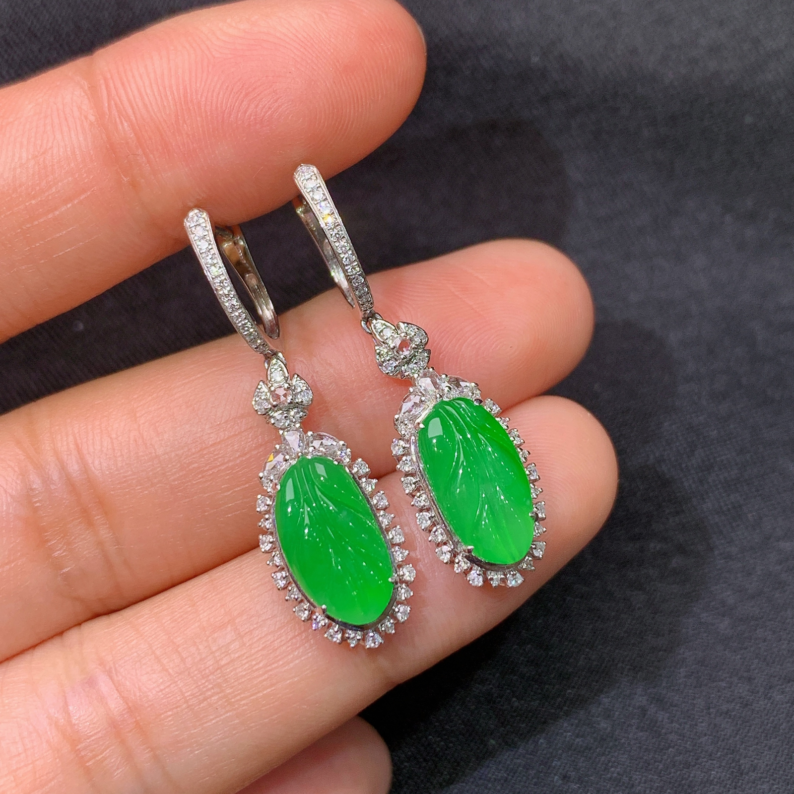 冰阳绿树叶耳坠，18k金镶嵌，简约时尚，冰润色阳，种水足，Ych 尺寸11.8*5.9*2