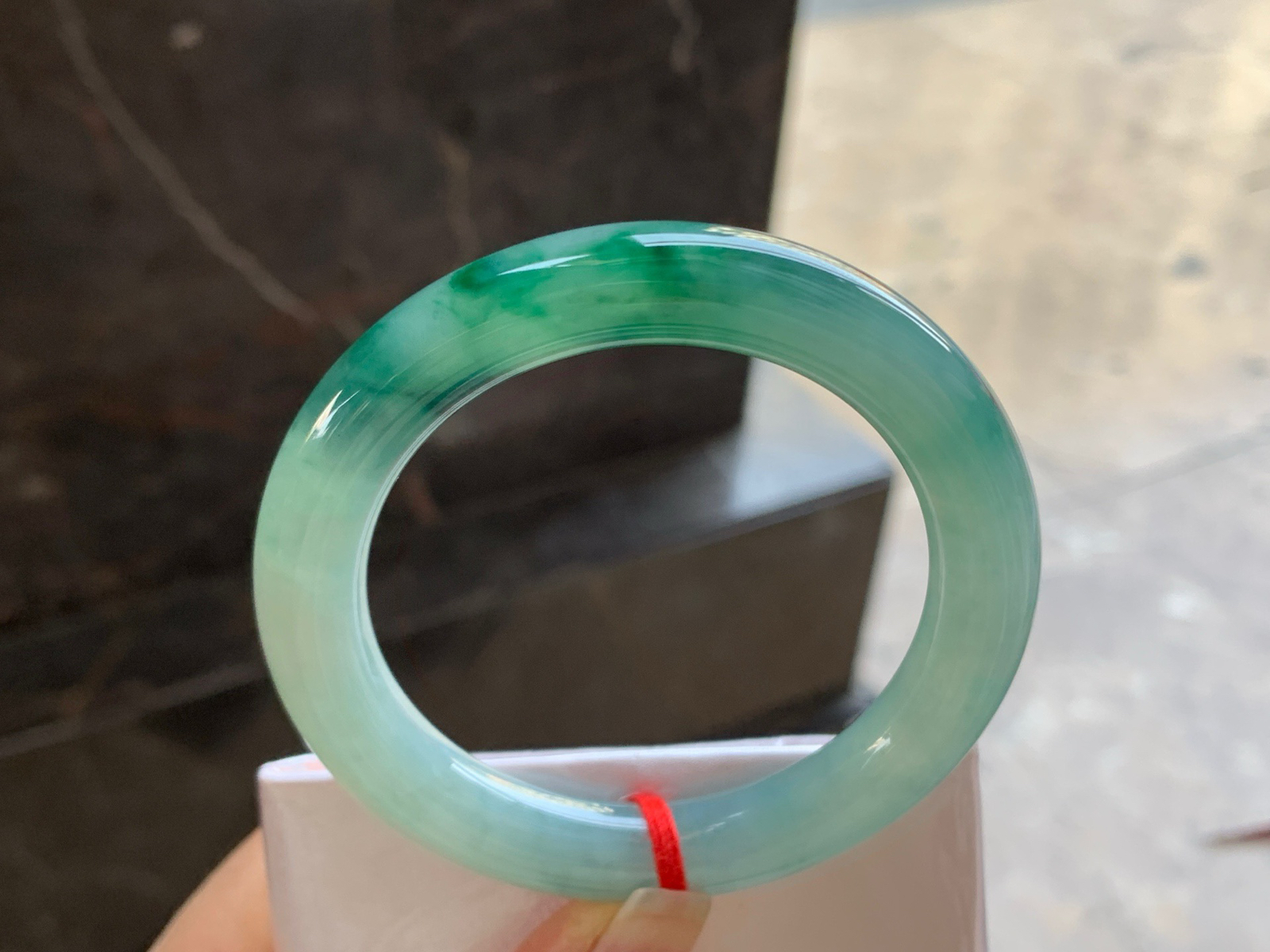 53.5-10

浓绿色原图手镯^_^鲜艳 浓郁