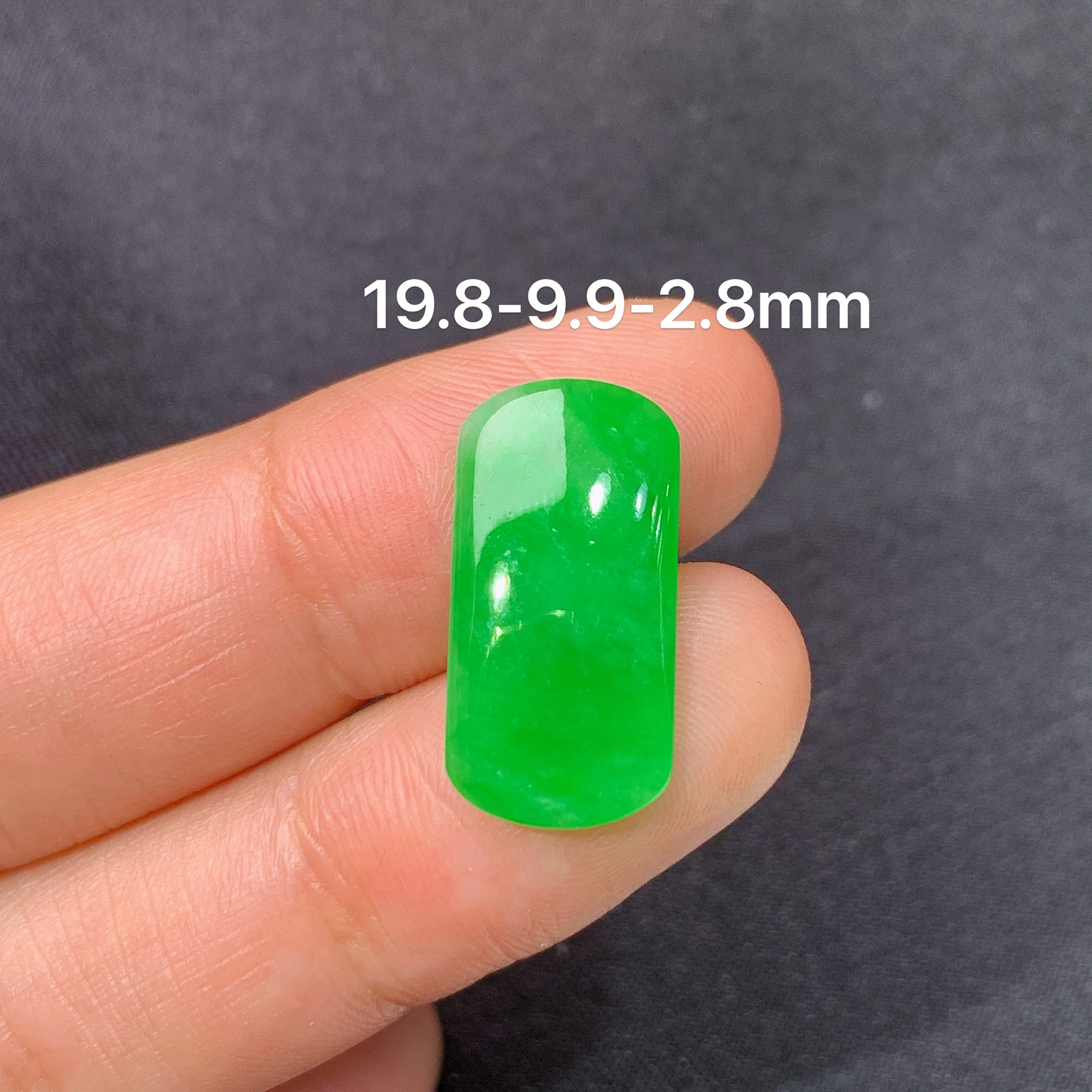 阳绿马鞍，镶嵌佳品，冰润色阳，玉质细腻，种水足，Hon 尺寸19.8*9.9*2.8