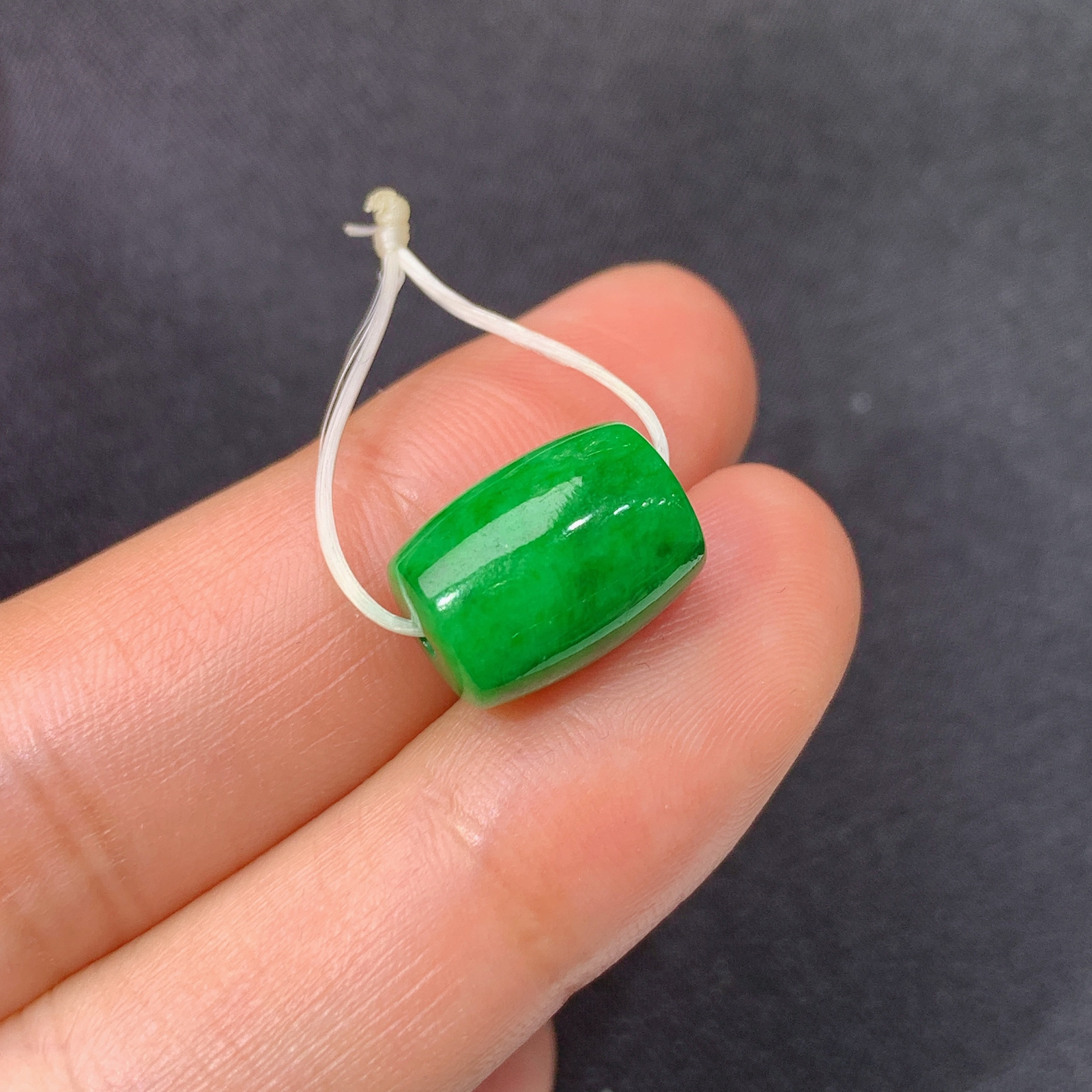 阳绿路路通，镶嵌佳品，冰润色阳，玉质细腻，种水足，Hon 尺寸12.3*9.2