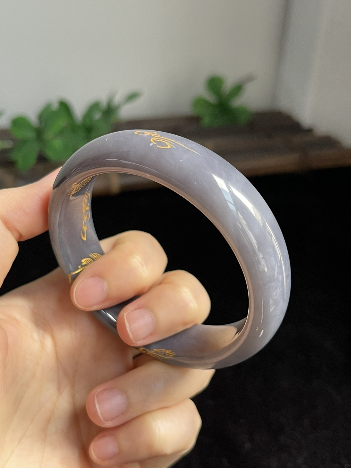 正圈55.5圈口，和田玉手镯，表面颜色为人工绘制