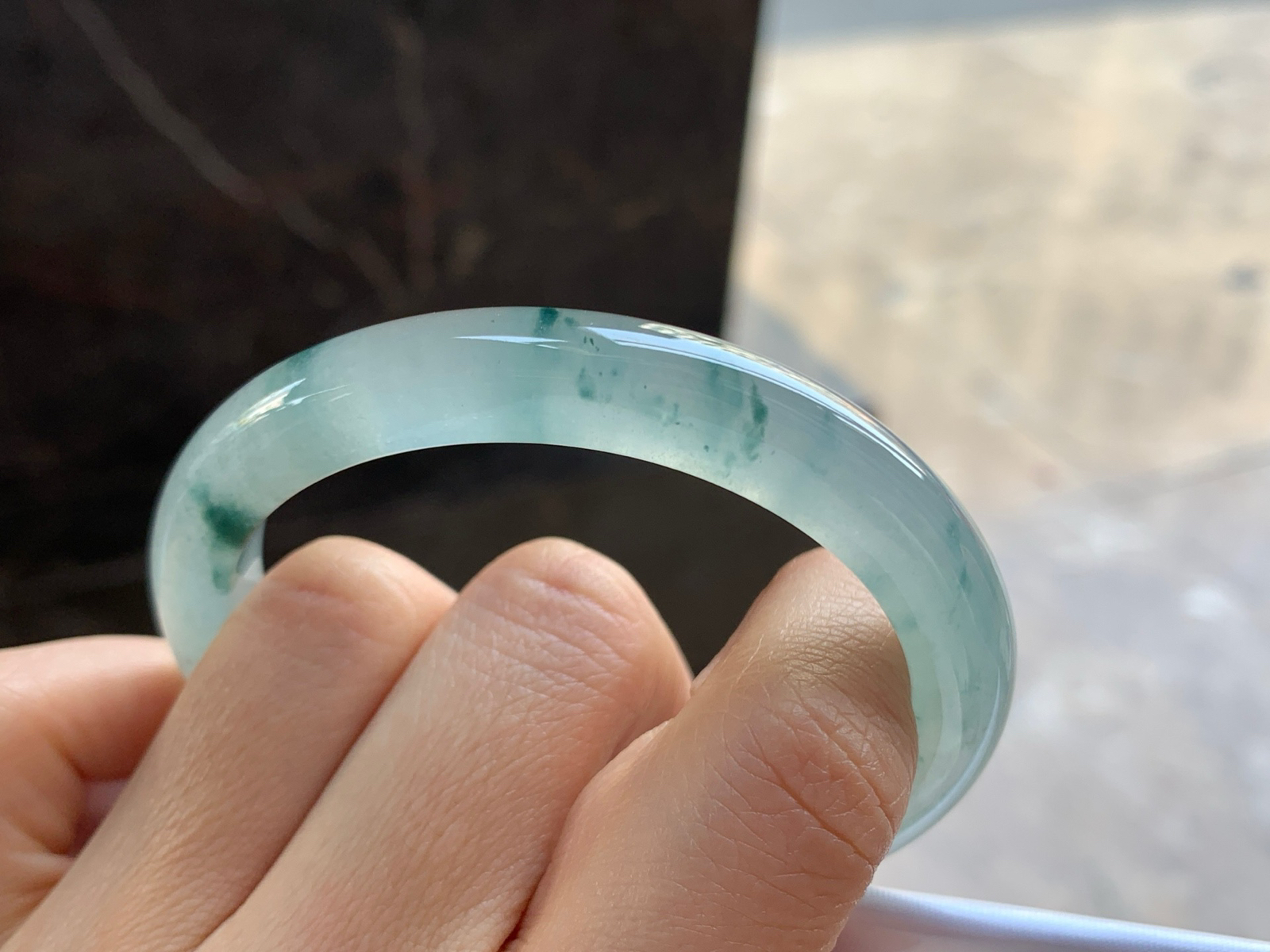 54.3-9.3-8.5

蓝花贵妃手镯^_^清新 飘花灵韵 正圈52可以带