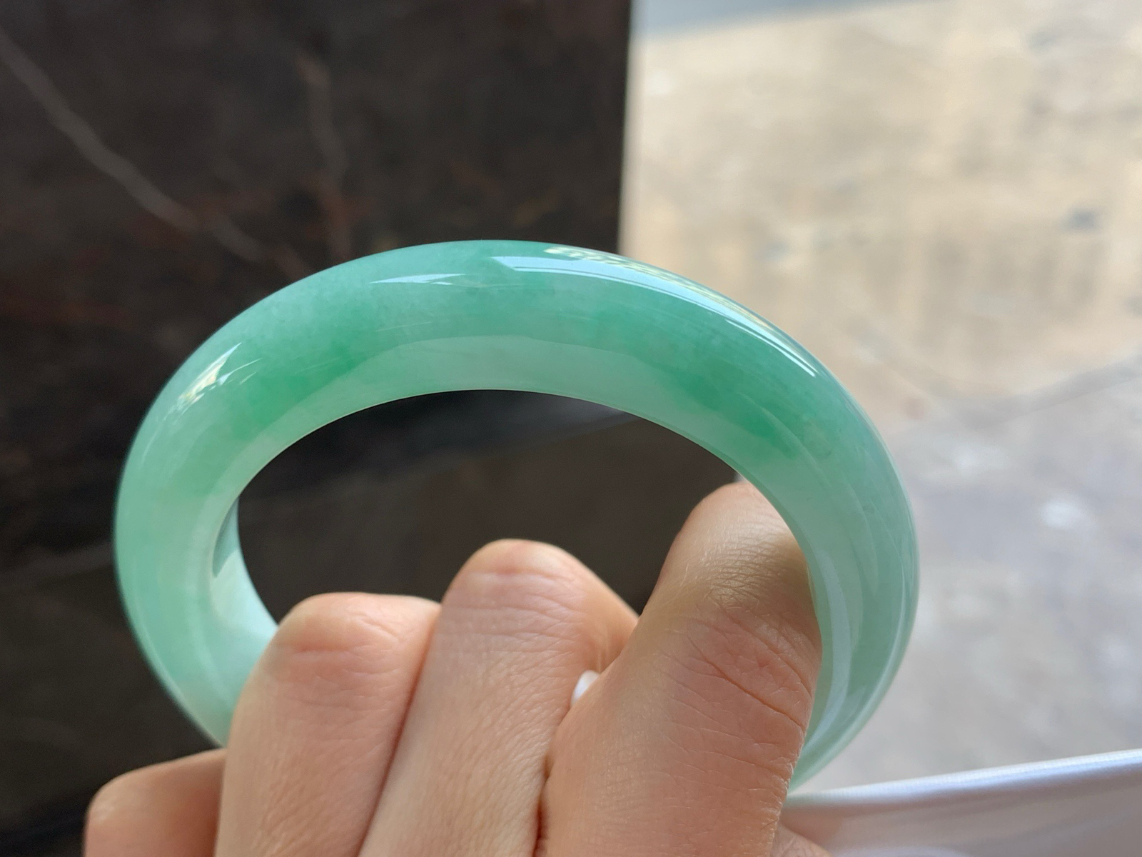 57.5-12.6-10.8

豆绿色手镯^_^玉质温润