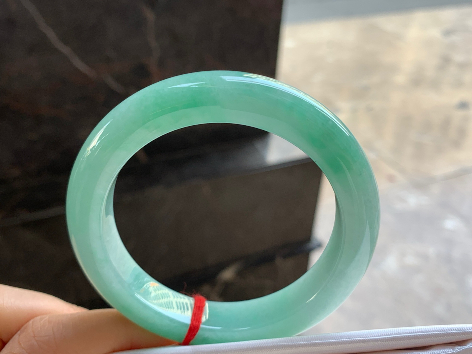 57.5-12.6-10.8

豆绿色手镯^_^玉质温润