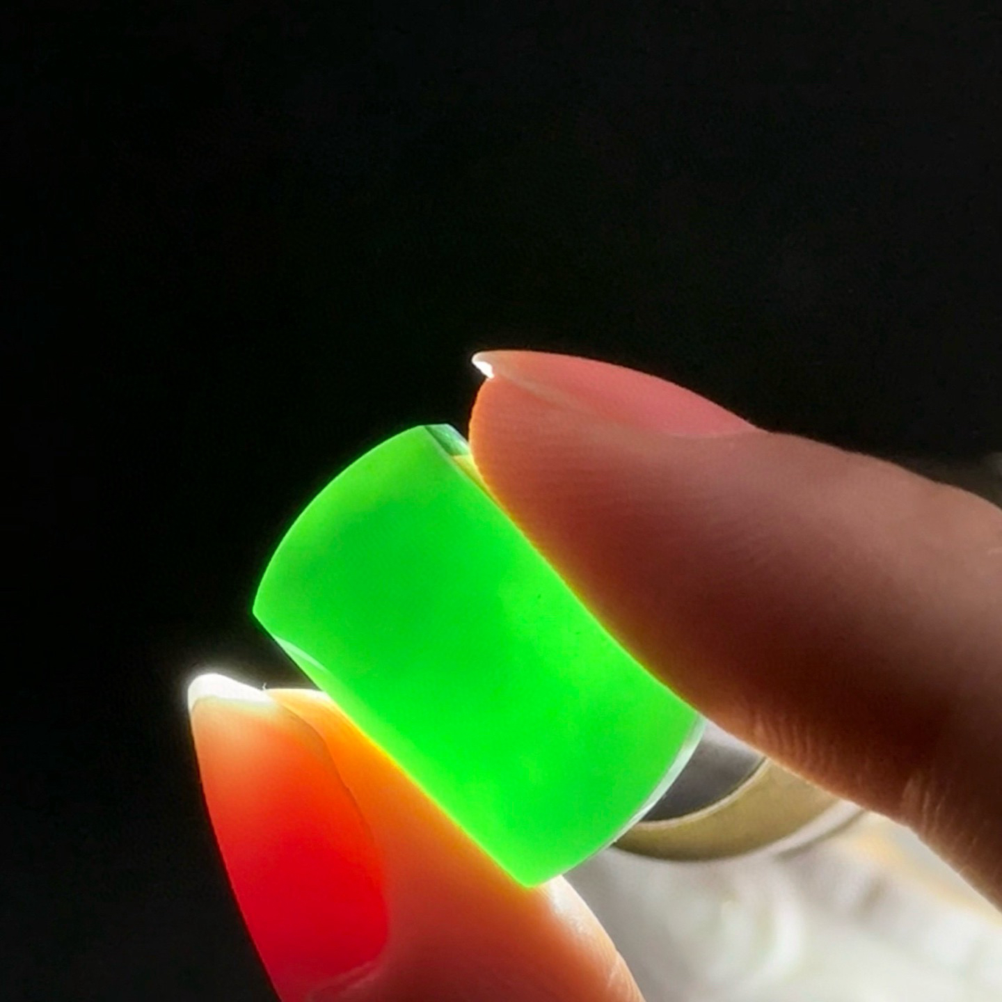 精品墨翠马鞍裸石戒面 种好色正 打灯通透 黑度极好 厚桩大气 尺寸19.2