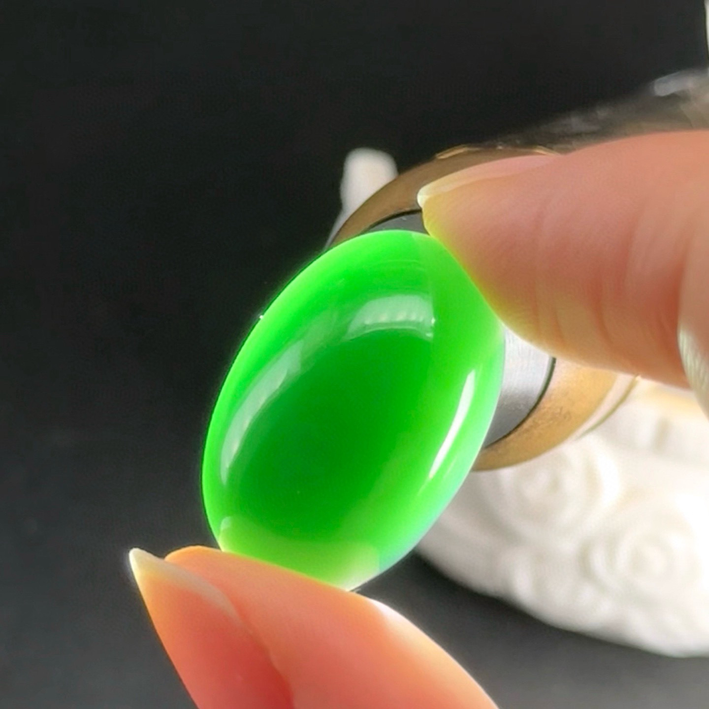 精品墨翠蛋面 种好色正 黑度足 打灯通透 油性十足 尺寸23