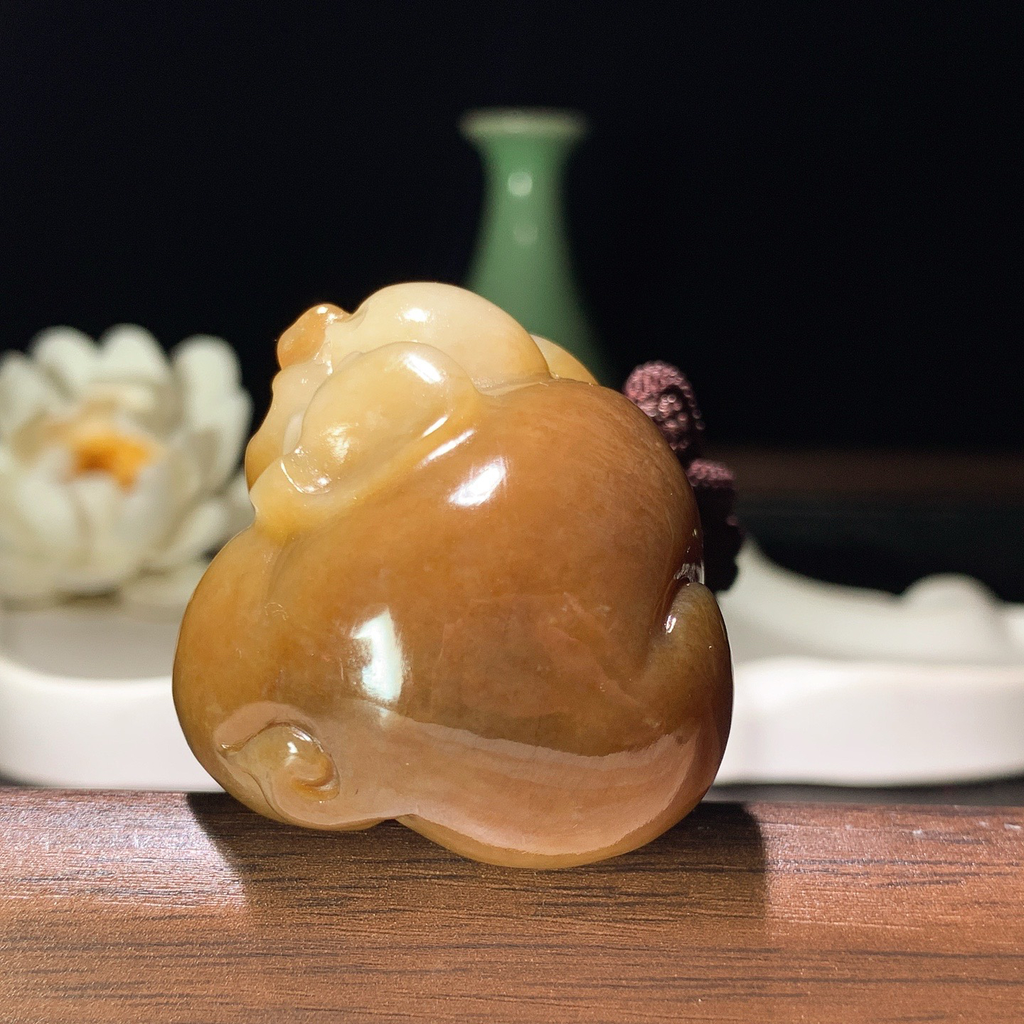 新疆和田玉且末糖福猪挂件 尺寸50/37/32重77.5克。玉质细腻油润。手推出油。佩戴高端典雅。l