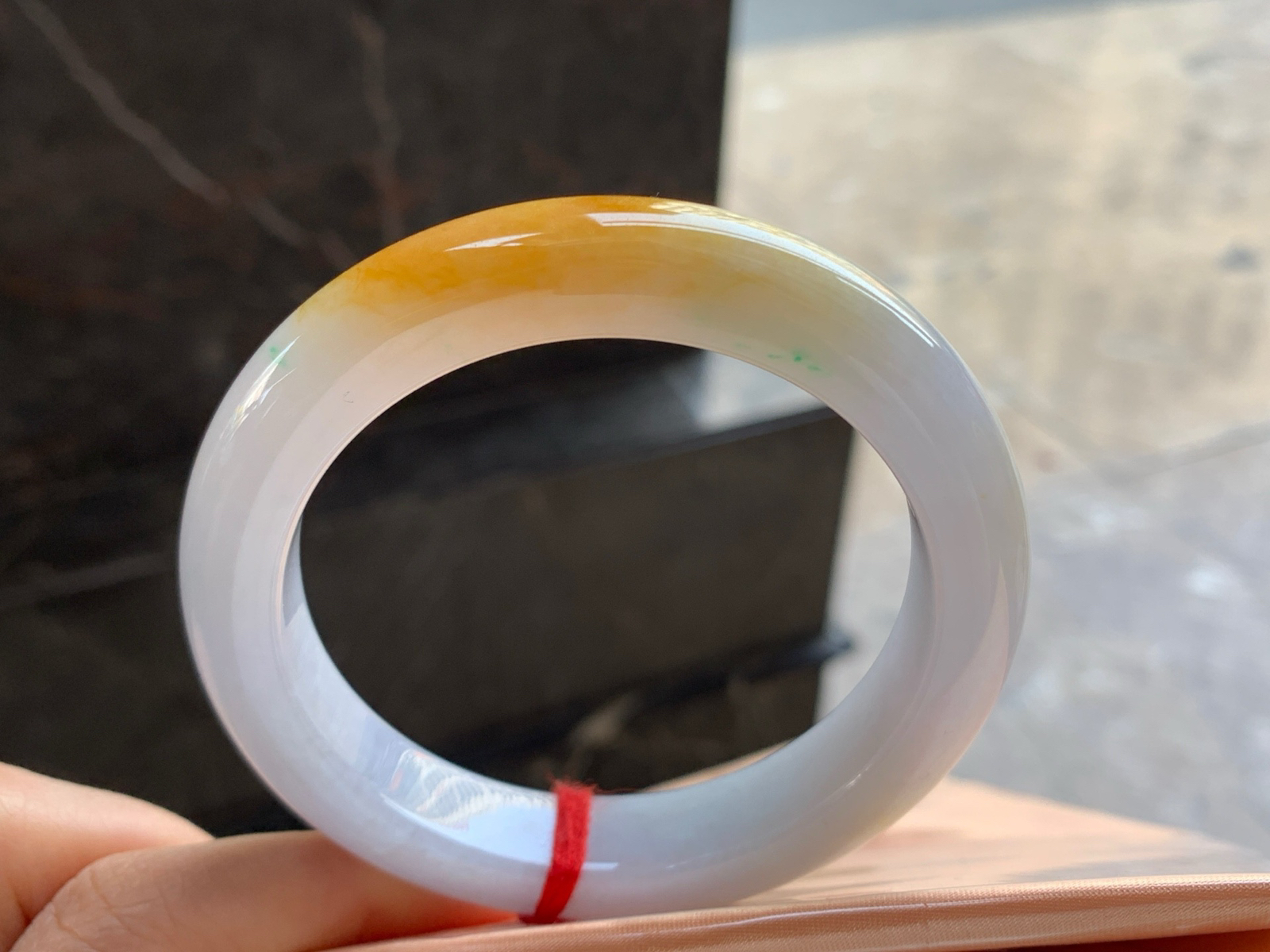 59-13-9

黄翡手镯^_^玉质温润 鲜艳