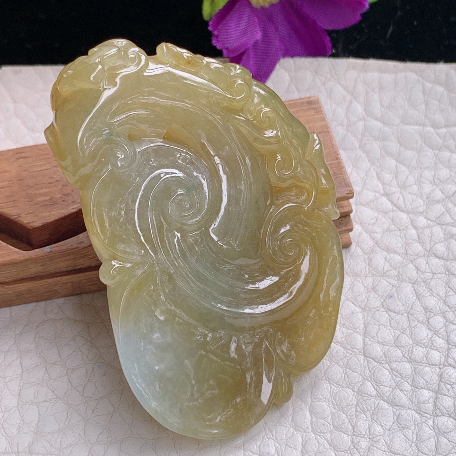 zz3实拍59*39.2*15.3缅甸翡翠精雕冰黄翡三脚金蟾吊坠 吉祥如意毛衣坠