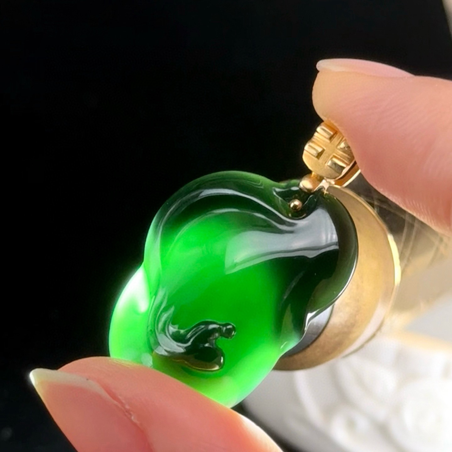 精品18k墨翠悟道 种好色正 黑度极好 打灯通透 油性十足  尺寸34.3