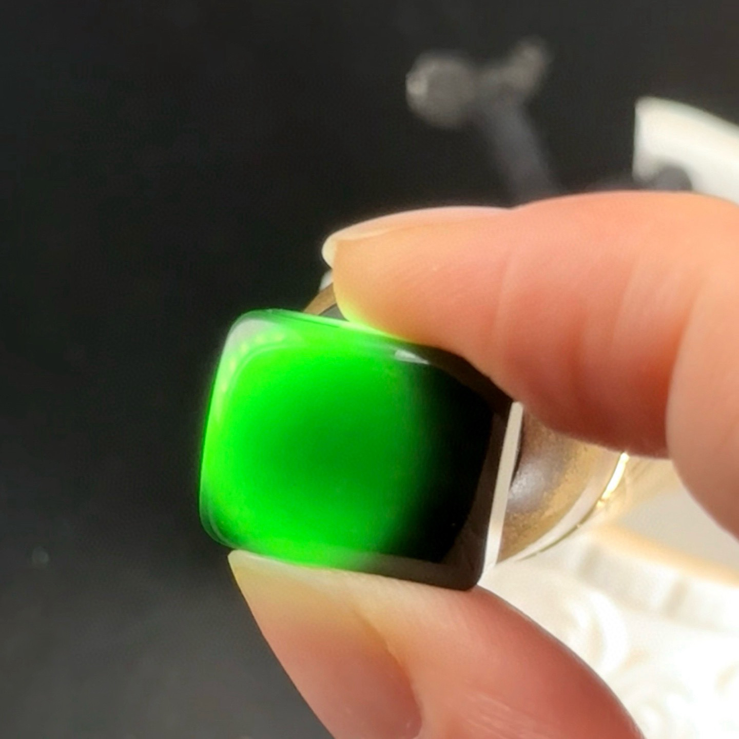 精品墨翠面包戒面 种好色正 黑度好 打灯通透 油性十足 尺寸17