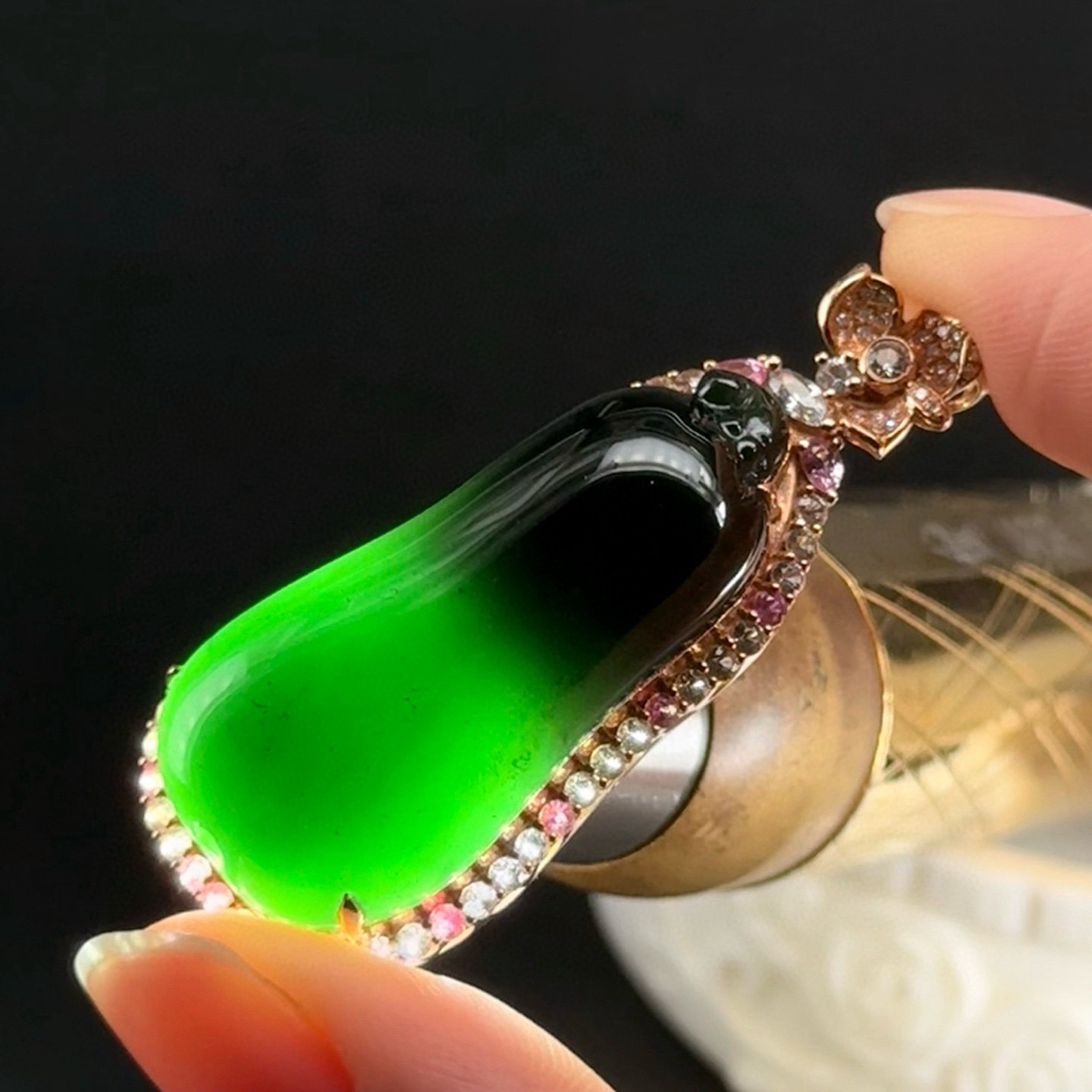 精品18k墨翠福瓜 种好色正 黑度极好 打灯通透 油性十足 尺寸47.5