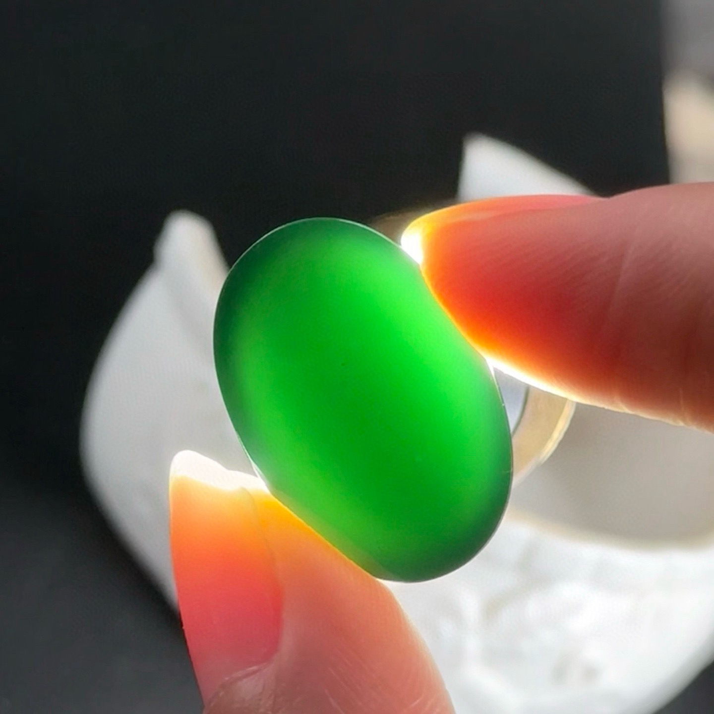 精品墨翠蛋面 种好色正 黑度足 打灯通透 油性十足 尺寸23