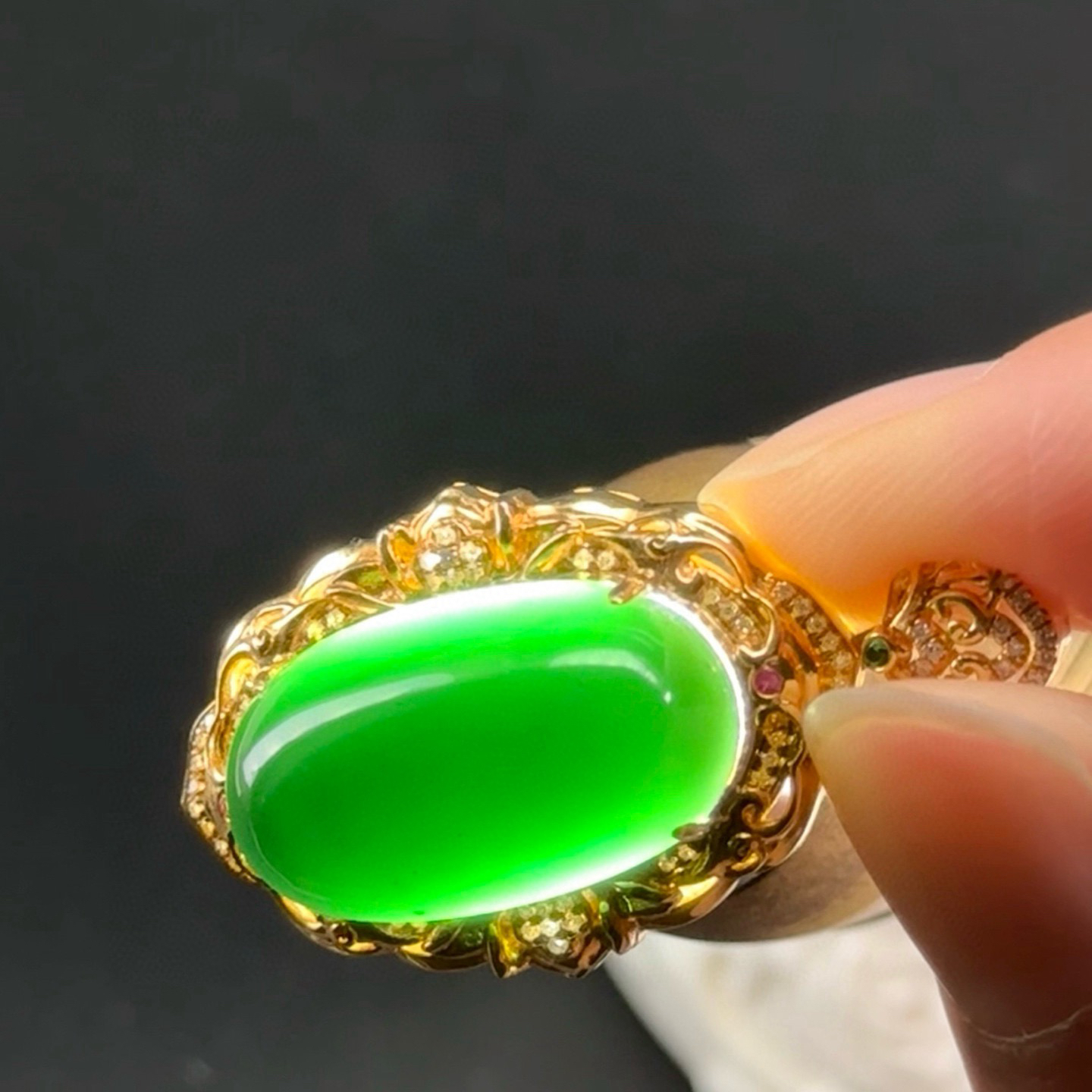 精品18k墨翠蛋面吊坠 种好色正 黑度极好 打灯通透 油性十足 尺寸36