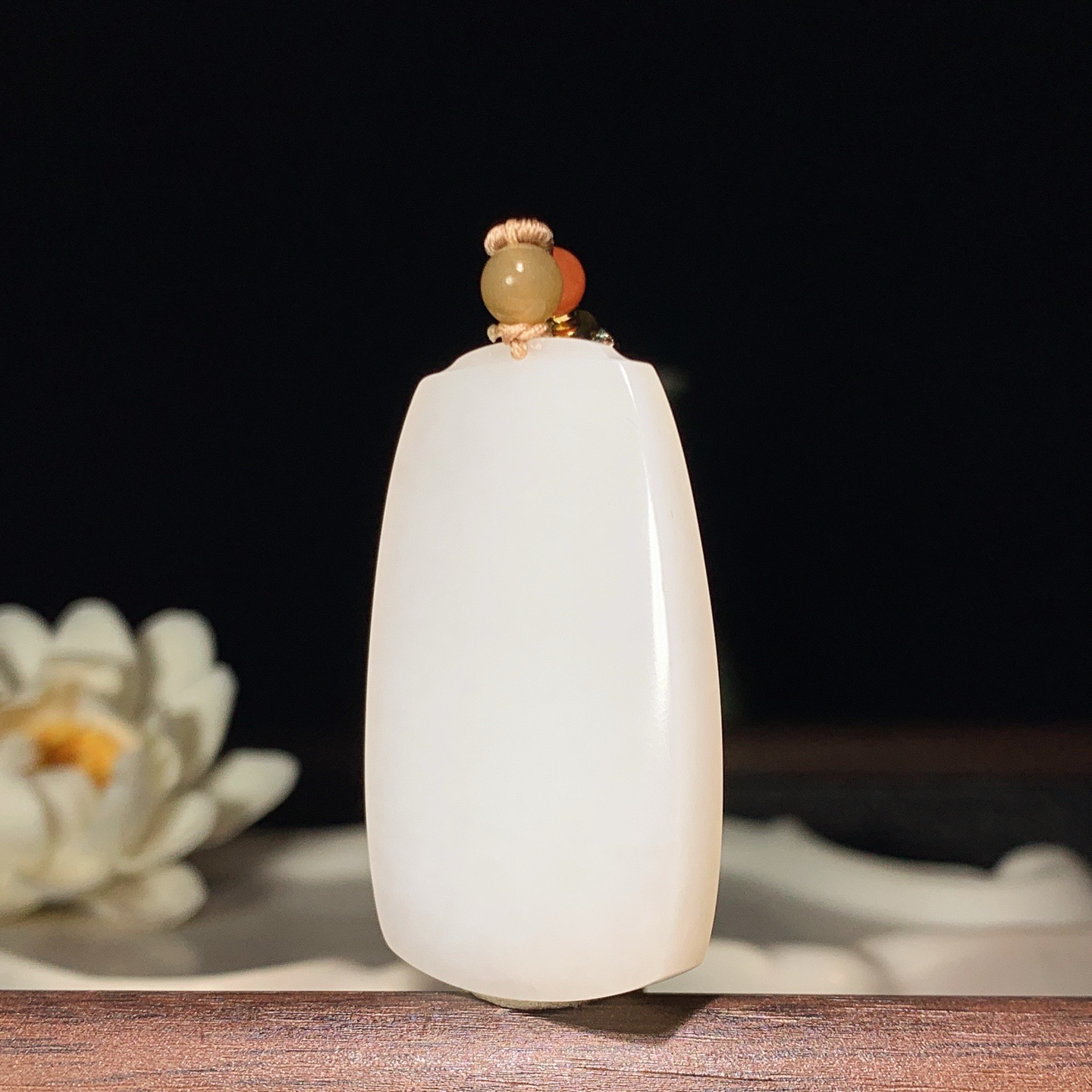 和田玉白玉羊脂白平安无事牌挂件 尺寸45/25/8重21.5克。玉质细腻油润。手推出油。佩戴高端典雅。lt260321