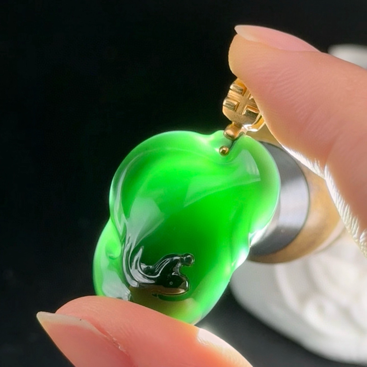 精品18k墨翠悟道 种好色正 黑度极好 打灯通透 油性十足  尺寸34.3