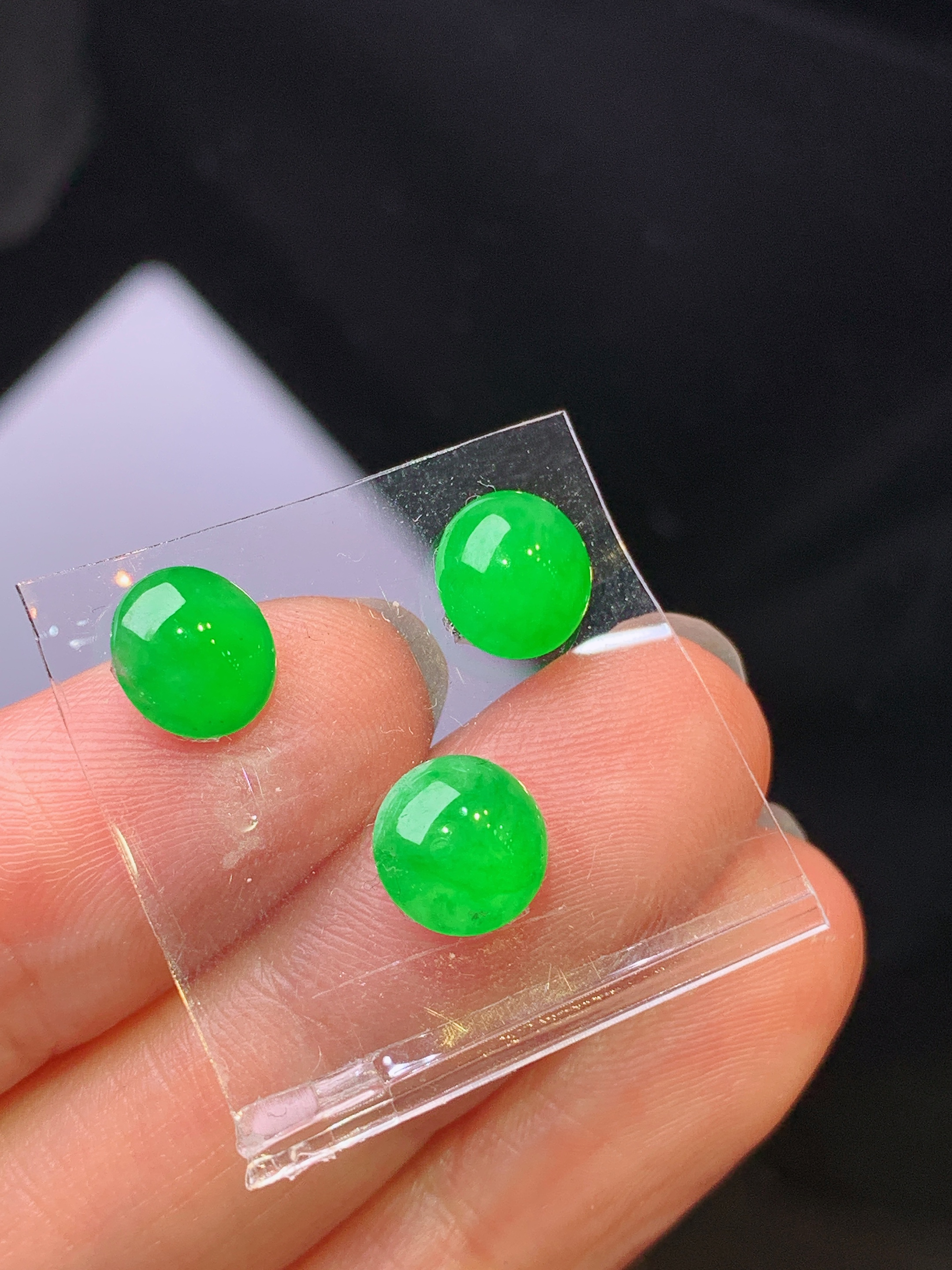 镶嵌款 翠绿蛋面一手 玉质细腻 色泽艳丽清新 水润亮眼 整体尺寸7.5*3.5j3