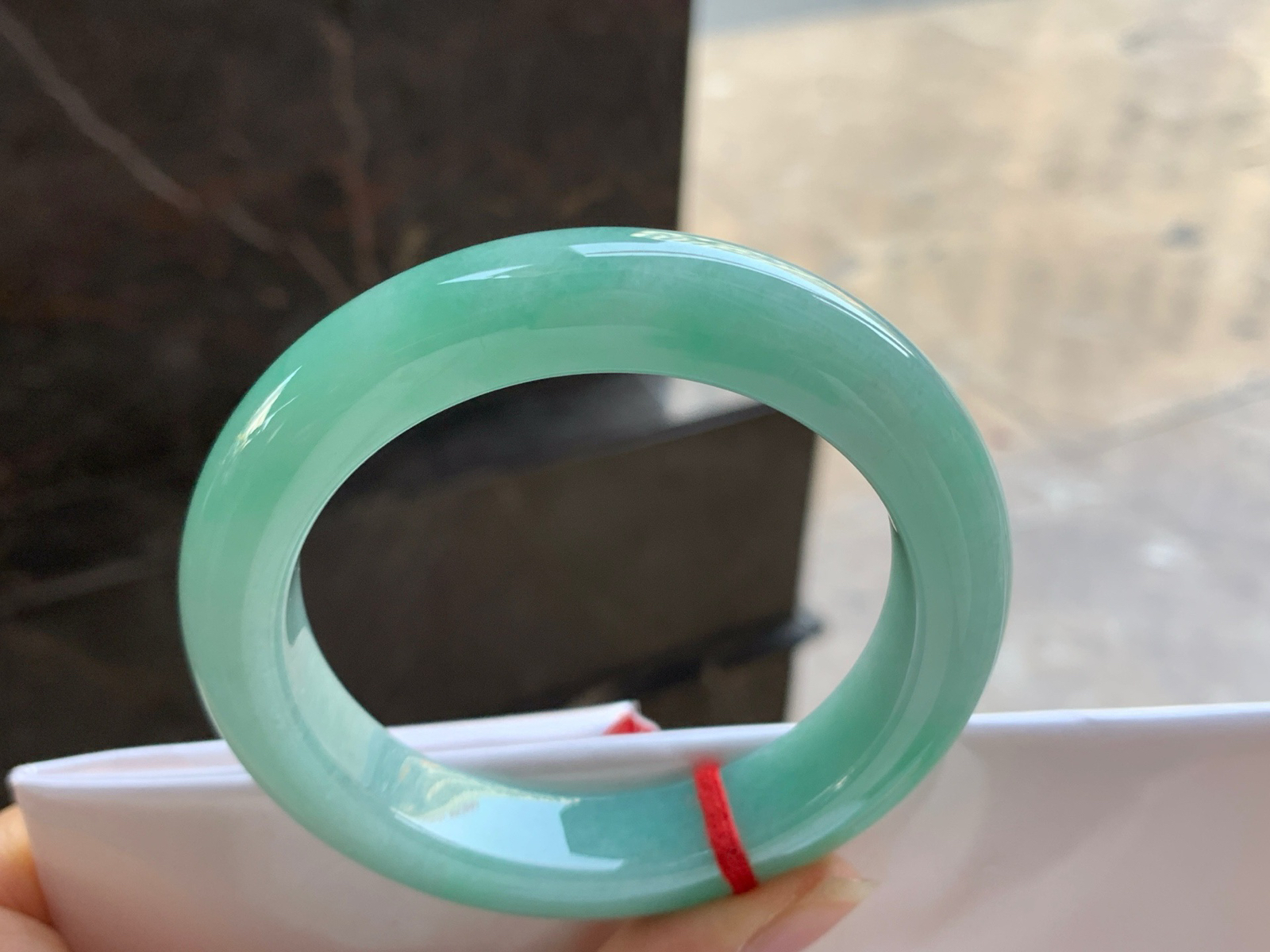 57.5-12.6-10.8

豆绿色手镯^_^玉质温润