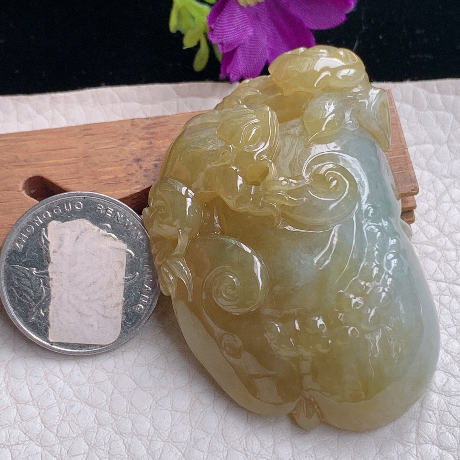 zz3实拍59*39.2*15.3缅甸翡翠精雕冰黄翡三脚金蟾吊坠 吉祥如意毛衣坠