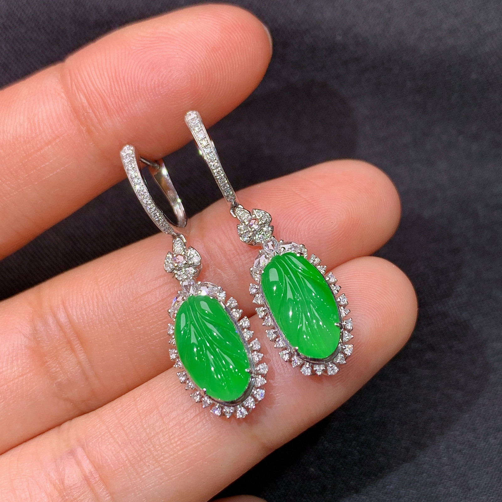 冰阳绿树叶耳坠，18k金镶嵌，简约时尚，冰润色阳，种水足，Ych 尺寸11.8*5.9*2