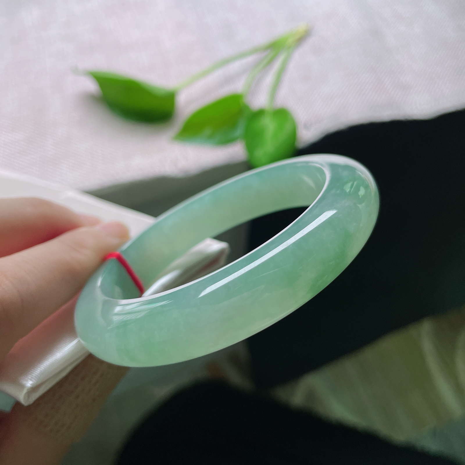 57/12.9/8.8，冰绿正圈，寒冰四射，恰似凝固的时光碎片，既有冰晶的剔透棱角，又藏着万物生长的柔韧生命力。完美