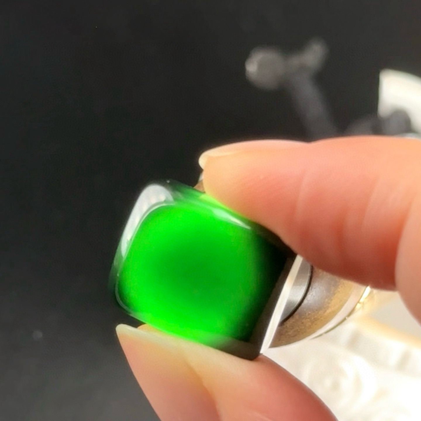 精品墨翠面包戒面 种好色正 黑度好 打灯通透 油性十足 尺寸17