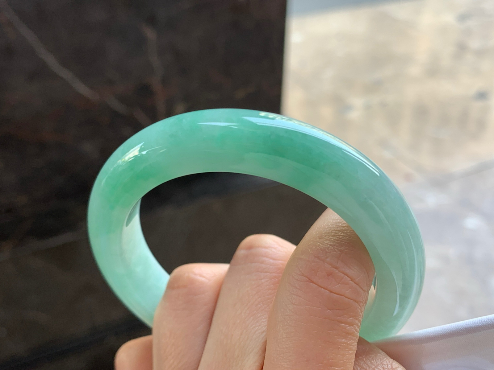 57.5-12.6-10.8

豆绿色手镯^_^玉质温润