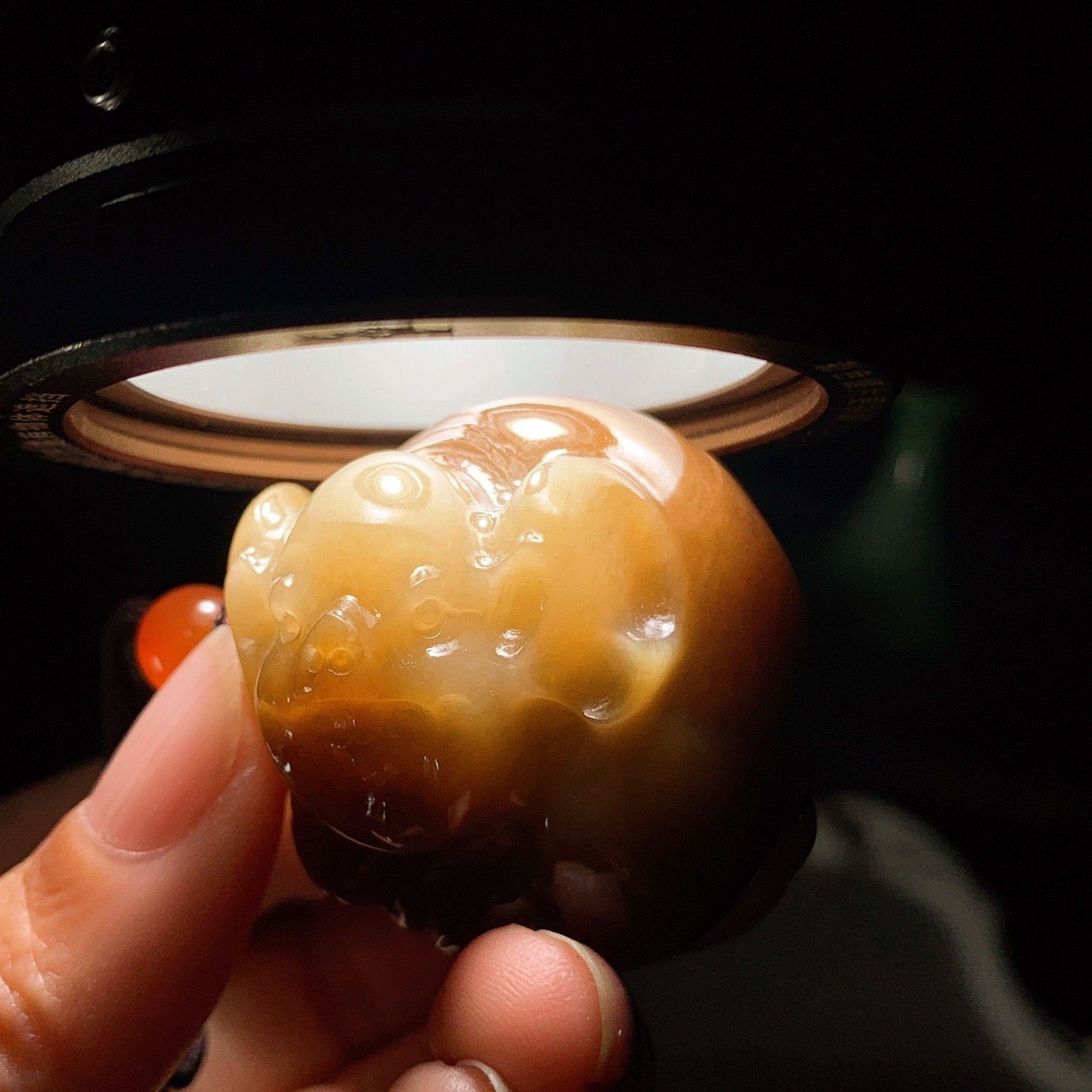 新疆和田玉且末糖福猪挂件 尺寸50/37/32重77.5克。玉质细腻油润。手推出油。佩戴高端典雅。lt260321