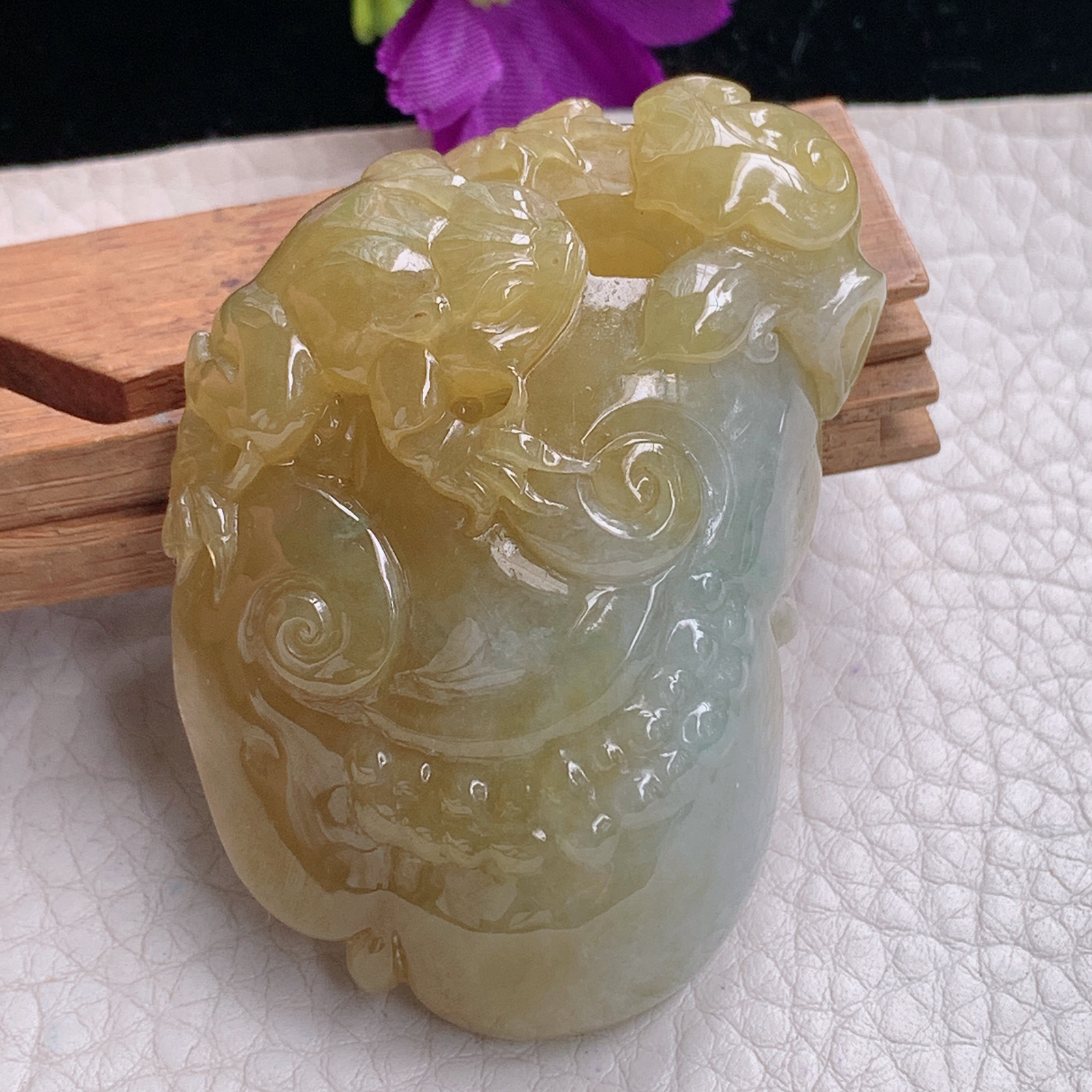 zz3实拍59*39.2*15.3缅甸翡翠精雕冰黄翡三脚金蟾吊坠 吉祥如意毛衣坠