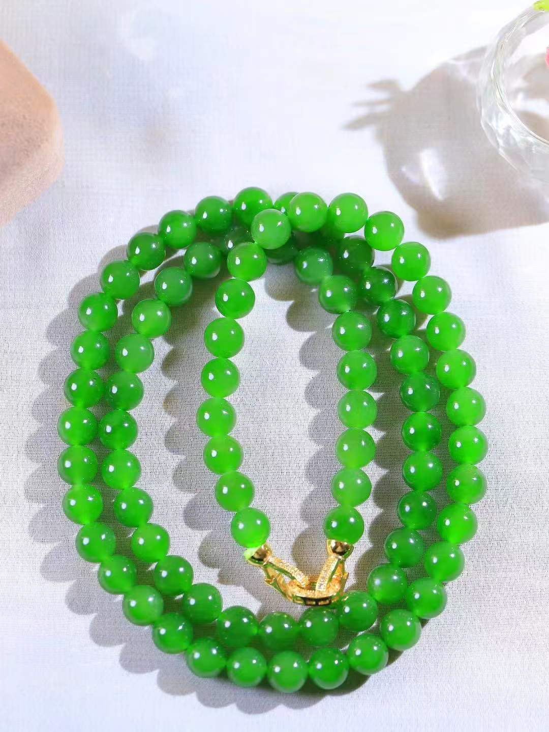 【珠圆玉润.项链】

精品和田玉碧玉珠圆玉润项链 玉质温润细腻  整串打磨圆润，佩戴舒适。珠珠落玉盘，间关莺语花底滑，一生美好时光，无论身在何处，都有它相伴相守。事事顺遂，幸福美满，吉祥如意。重67.2克 尺寸取一7.8mm  79171378A