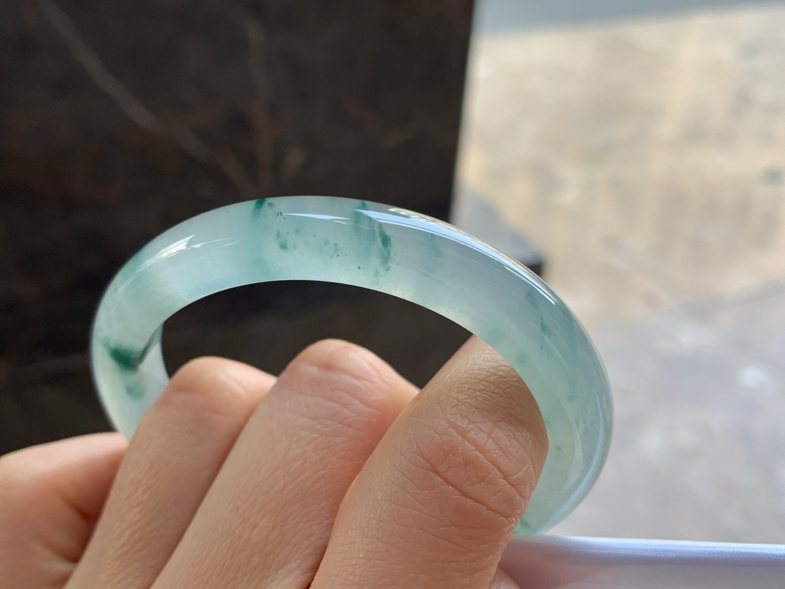 54.3-9.3-8.5

蓝花贵妃手镯^_^清新 飘花灵韵 正圈52可以带