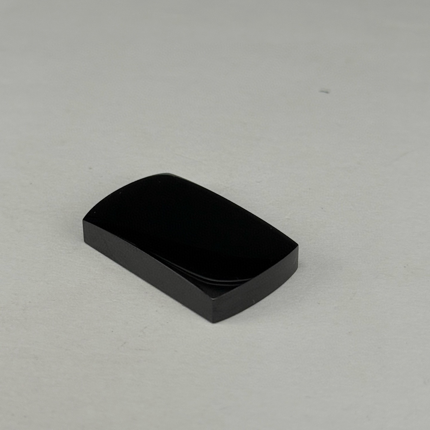 精品墨翠大马鞍裸石无事牌 种好色正 黑度极好 打灯通透 油性十足  尺寸28.4