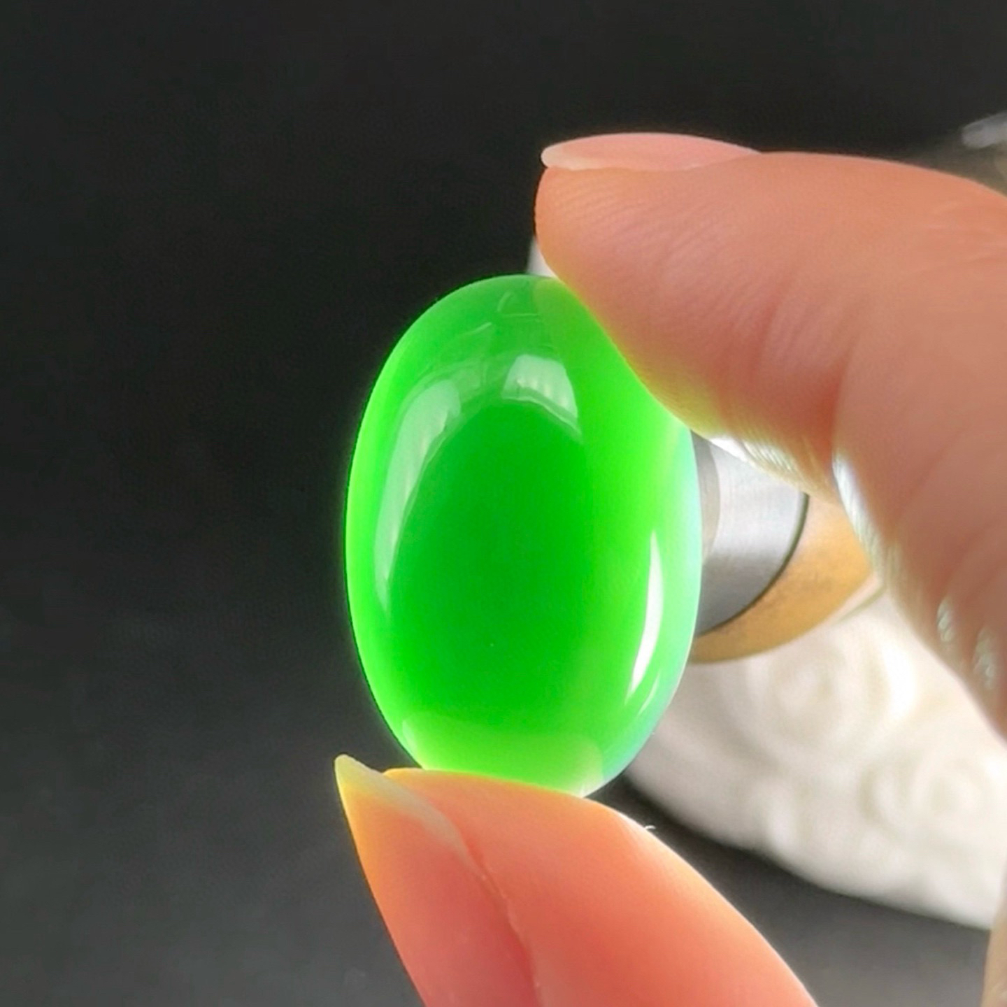 精品墨翠蛋面 种好色正 黑度足 打灯通透 油性十足 尺寸23