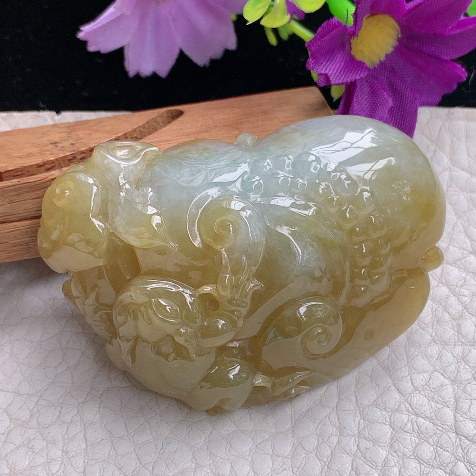 zz3实拍59*39.2*15.3缅甸翡翠精雕冰黄翡三脚金蟾吊坠 吉祥如意毛衣坠