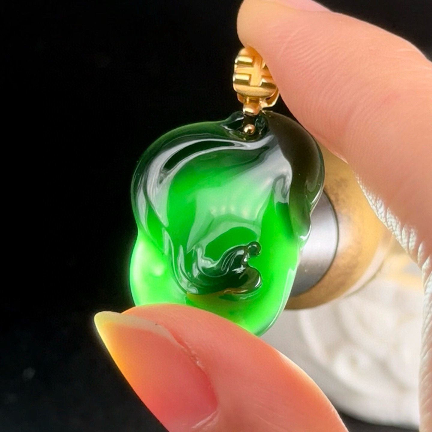 精品18k墨翠悟道 种好色正 黑度极好 打灯通透 油性十足  尺寸34.3