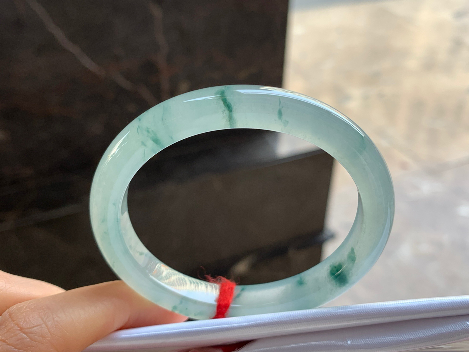 54.3-9.3-8.5

蓝花贵妃手镯^_^清新 飘花灵韵 正圈52可以带