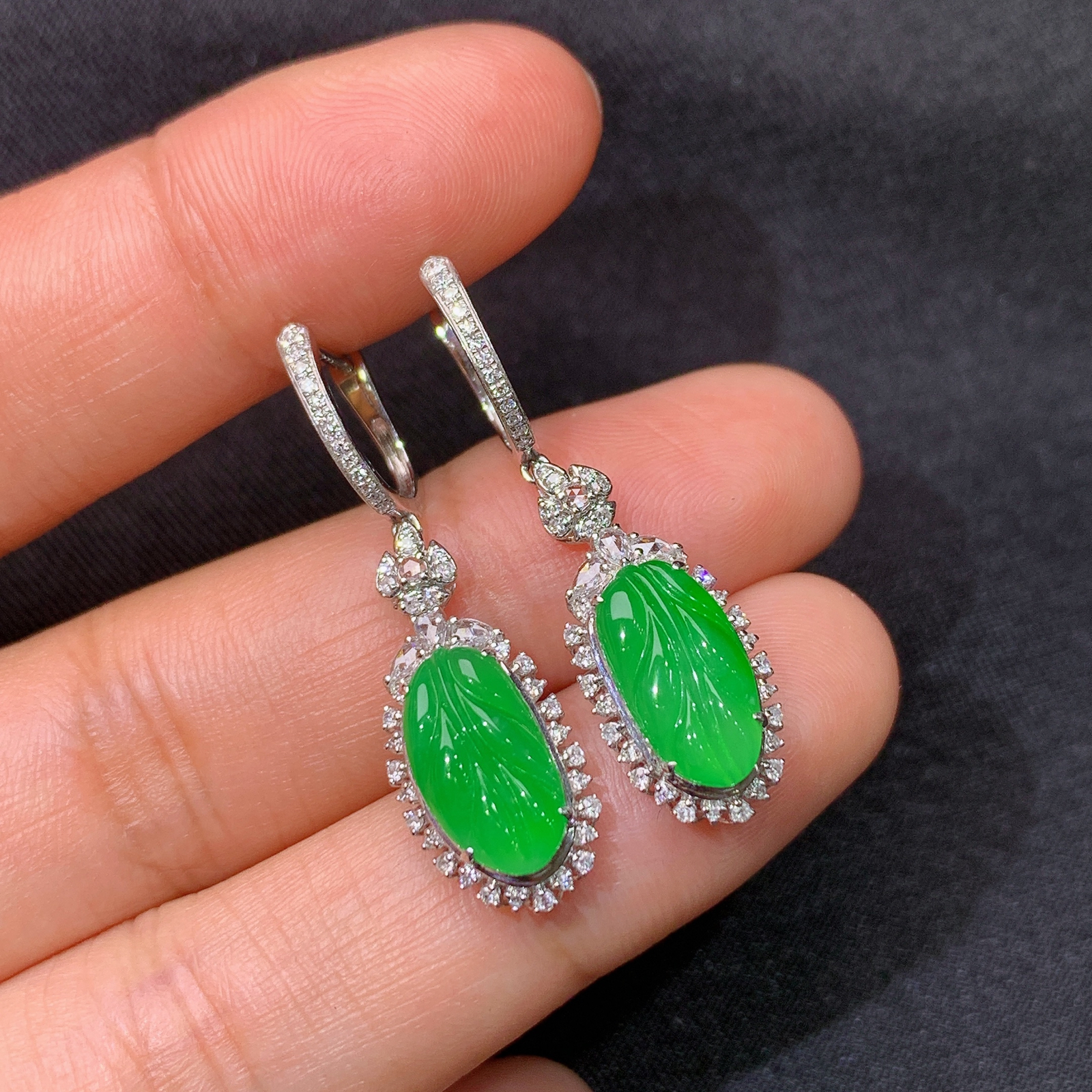 冰阳绿树叶耳坠，18k金镶嵌，简约时尚，冰润色阳，种水足，Ych 尺寸11.8*5.9*2
