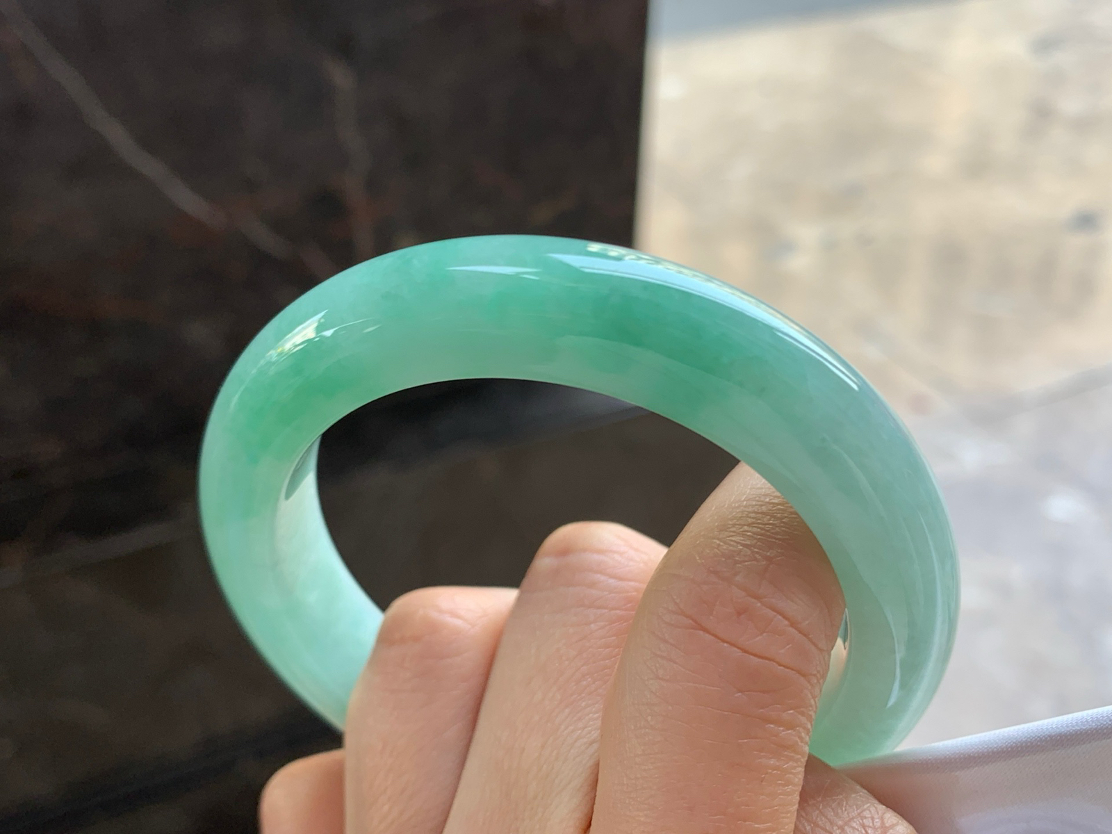 57.5-12.6-10.8

豆绿色手镯^_^玉质温润