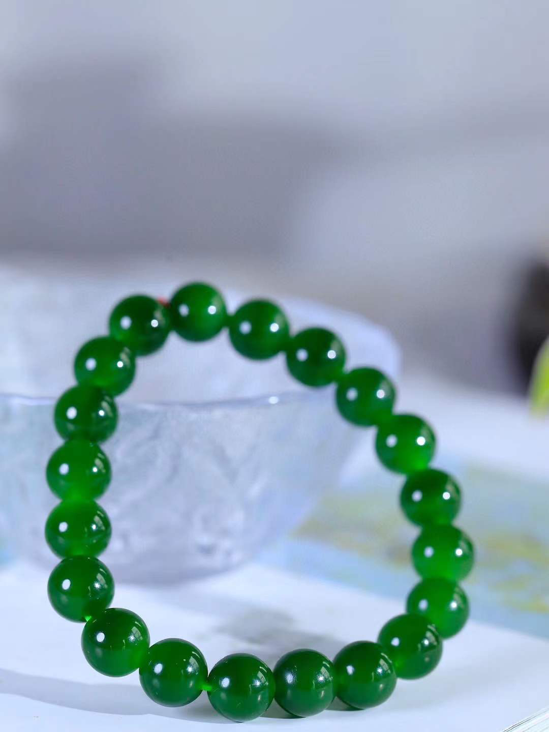 【珠圆玉润.手串】

精品️和田玉碧玉珠圆玉润手串 玉质温润细腻  整串打磨圆润，佩戴舒适。珠珠落玉盘，间关莺语花底滑，一生美好时光，无论身在何处，都有它相伴相守。事事顺遂，幸福美满，吉祥如意。重31克 尺寸取一10mm  FDA-22361933